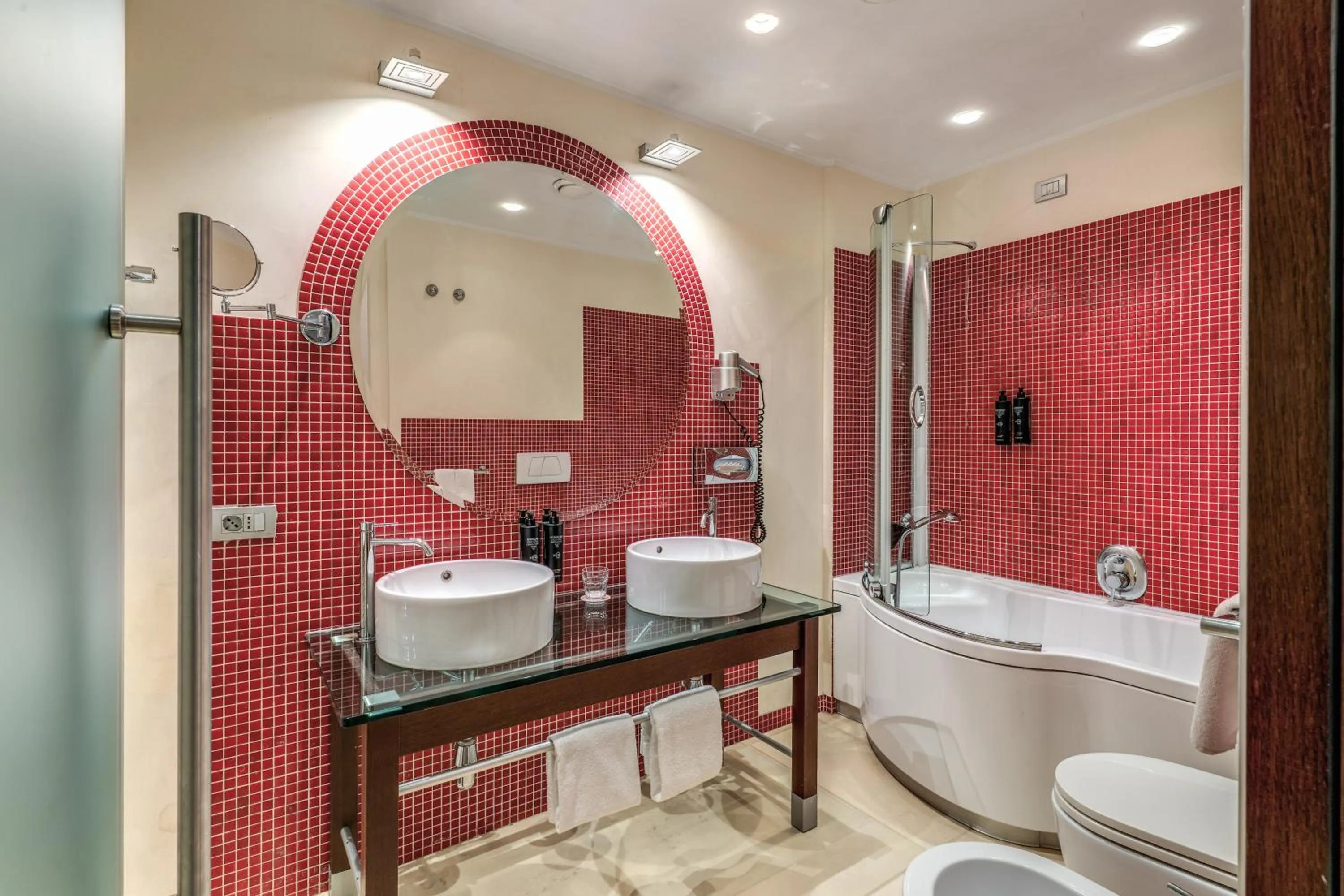 Shower in La Griffe Hotel Roma