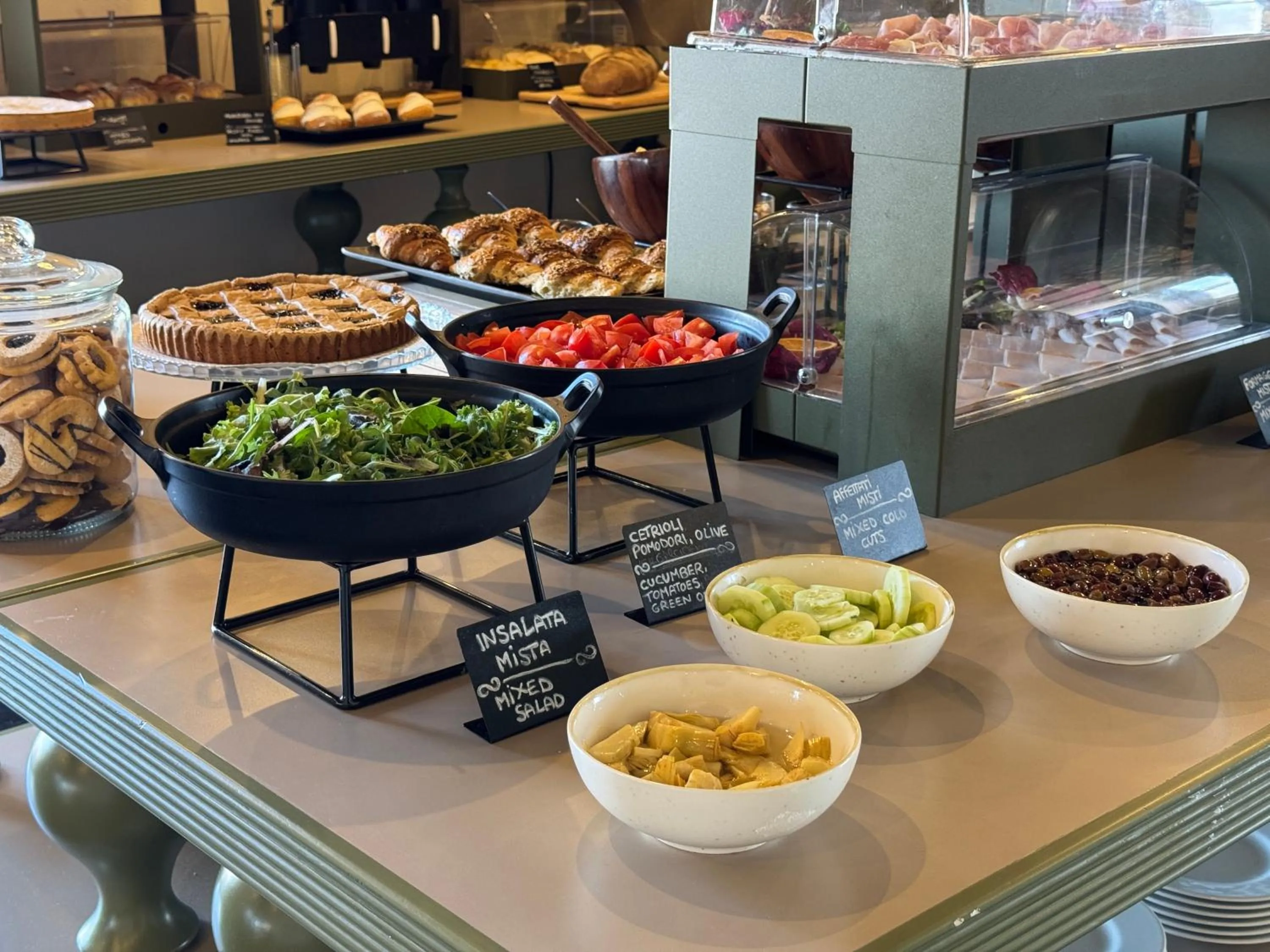 Food and drinks in La Griffe Hotel Roma