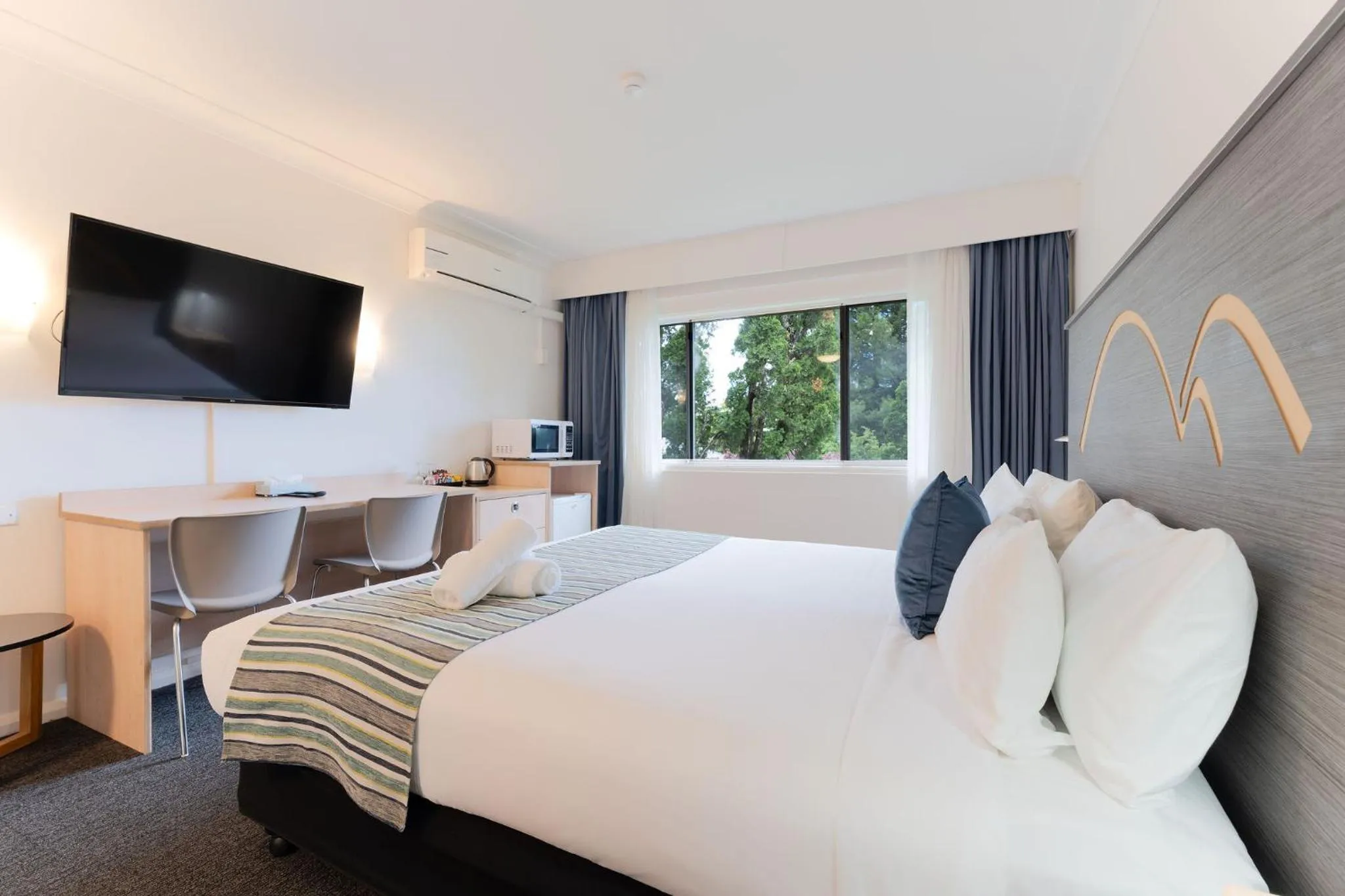 Bed in Leura Gardens Resort