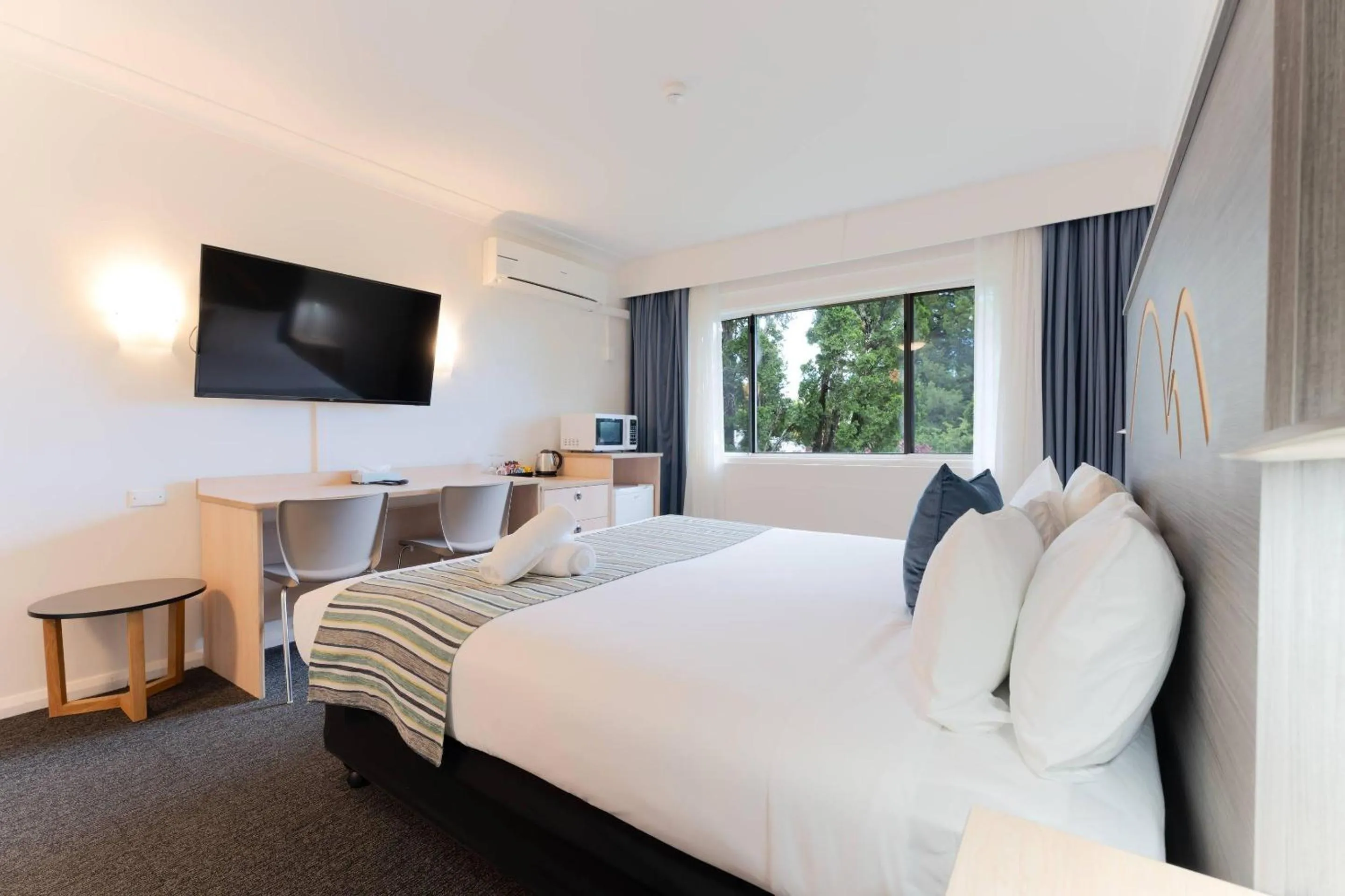 Bedroom, Bed in Comfort Resort Leura Gardens