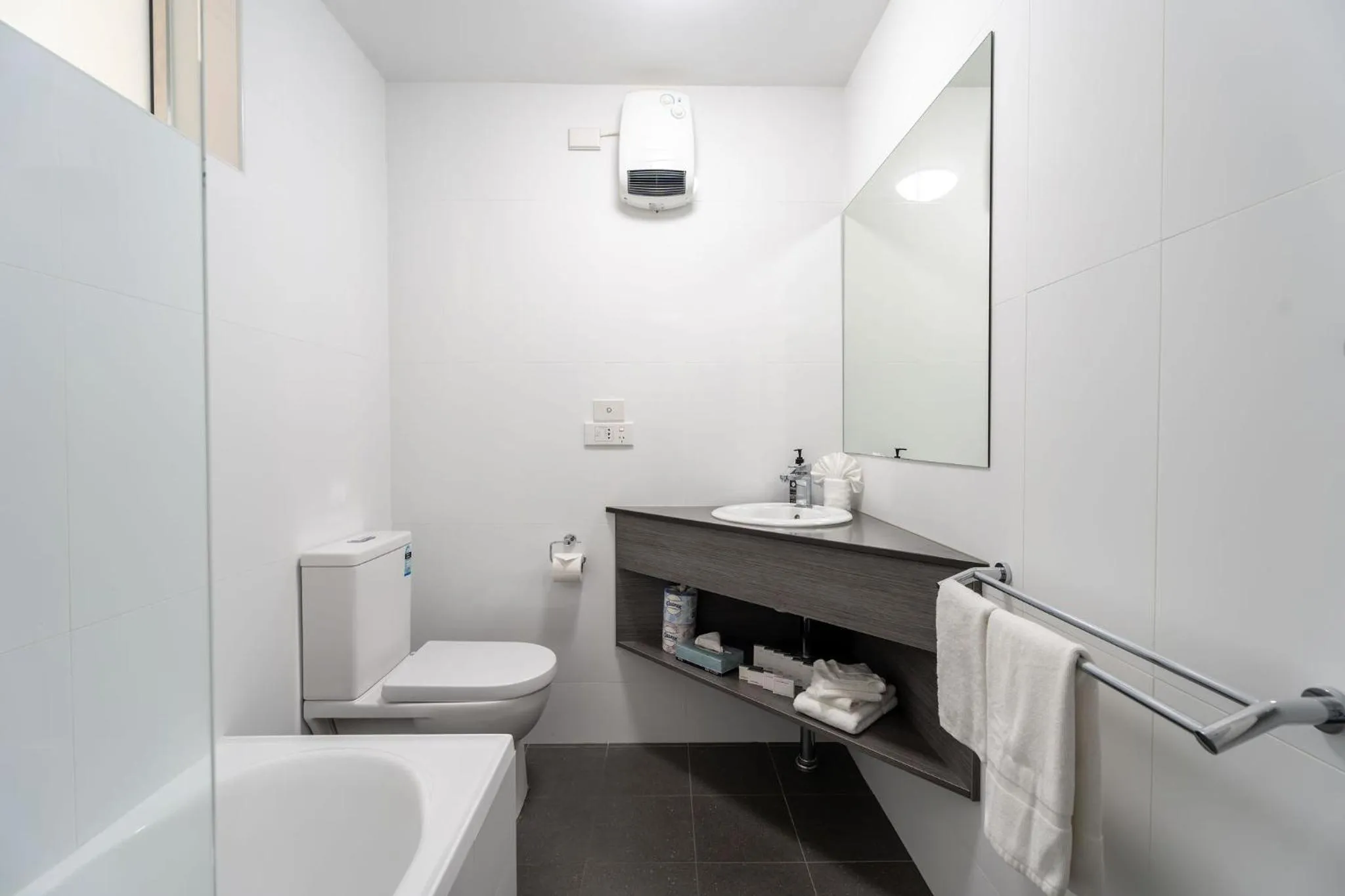 Bathroom in Leura Gardens Resort