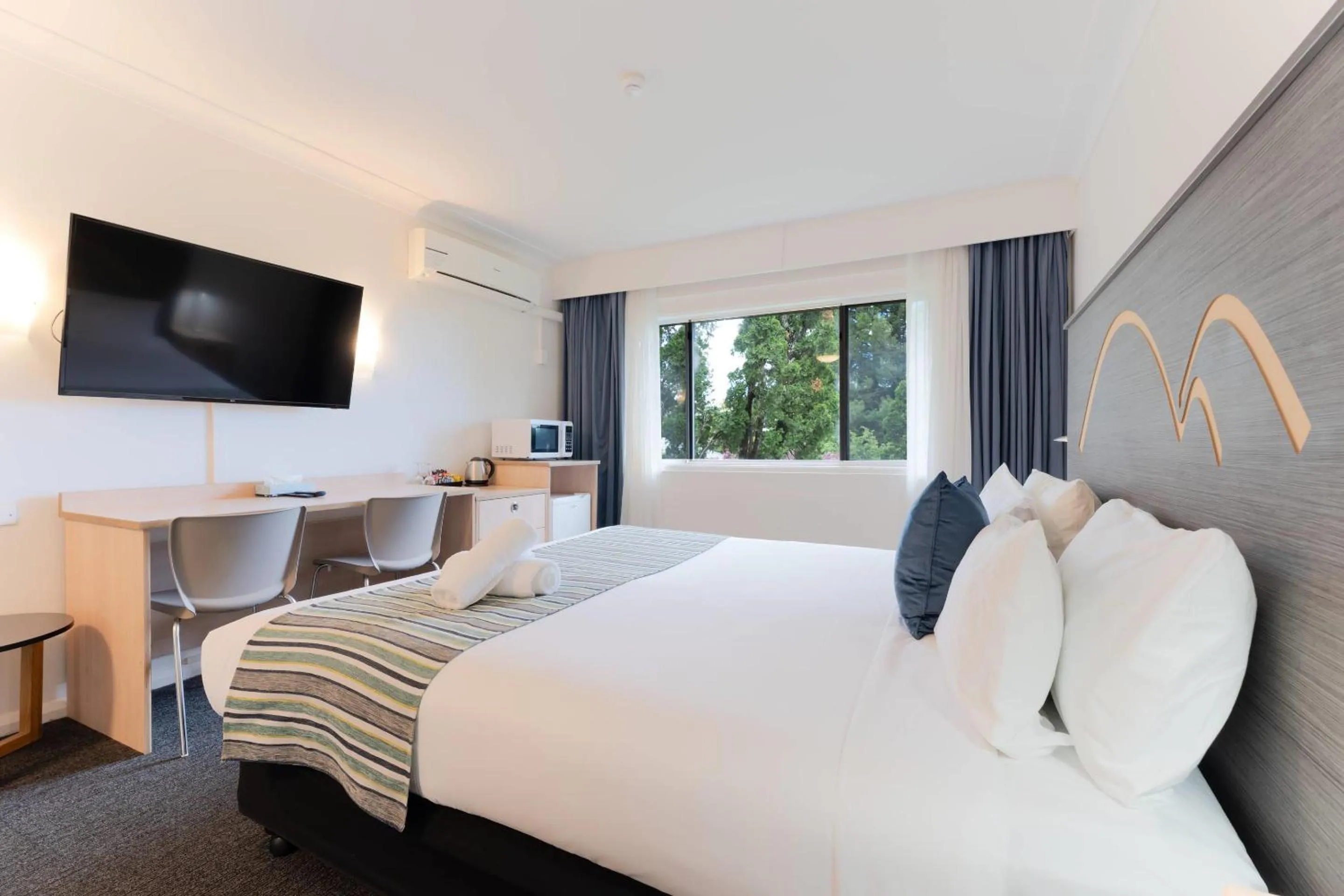 Bedroom, Bed in Comfort Resort Leura Gardens