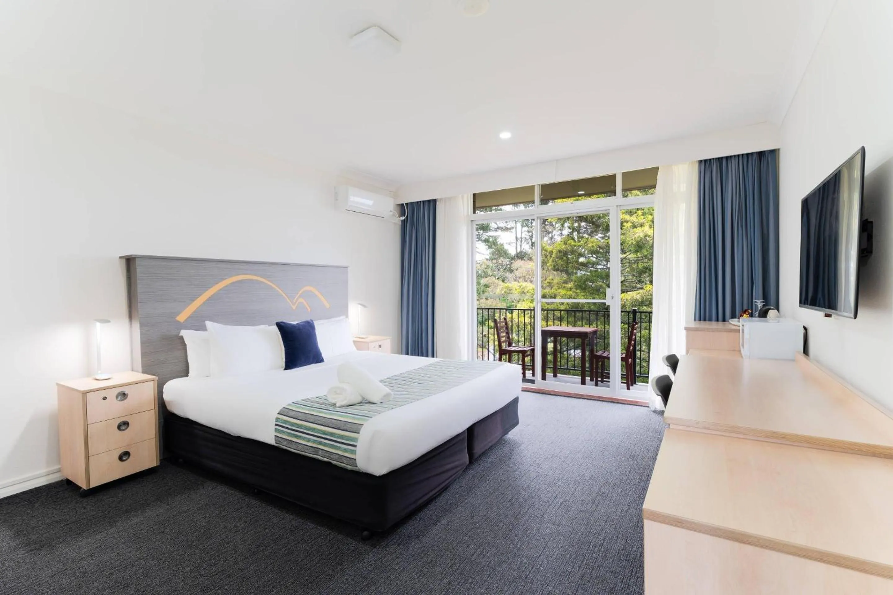 Bedroom, Bed in Comfort Resort Leura Gardens