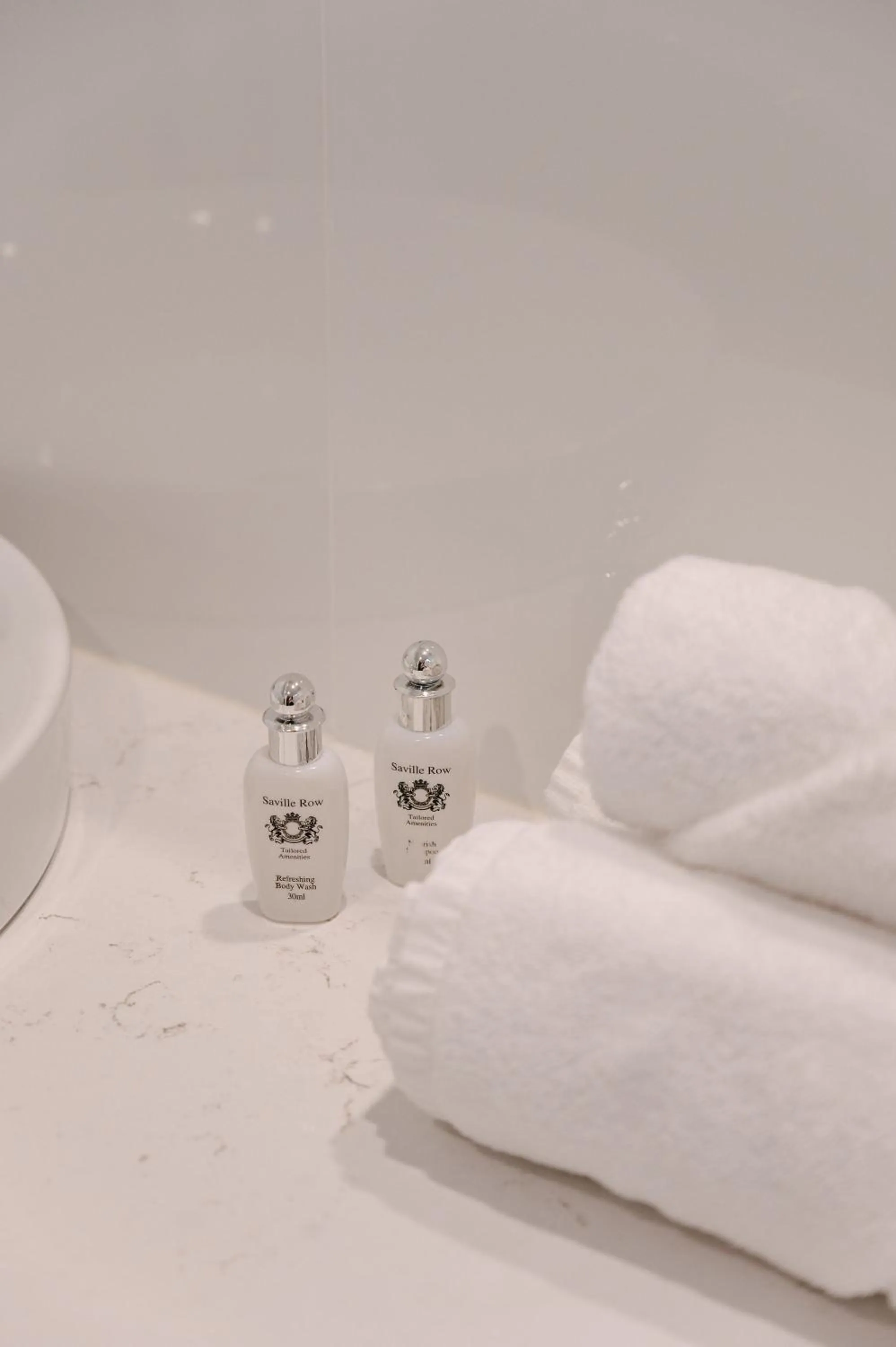 Bathroom, Bed in Leogate Estate Villas