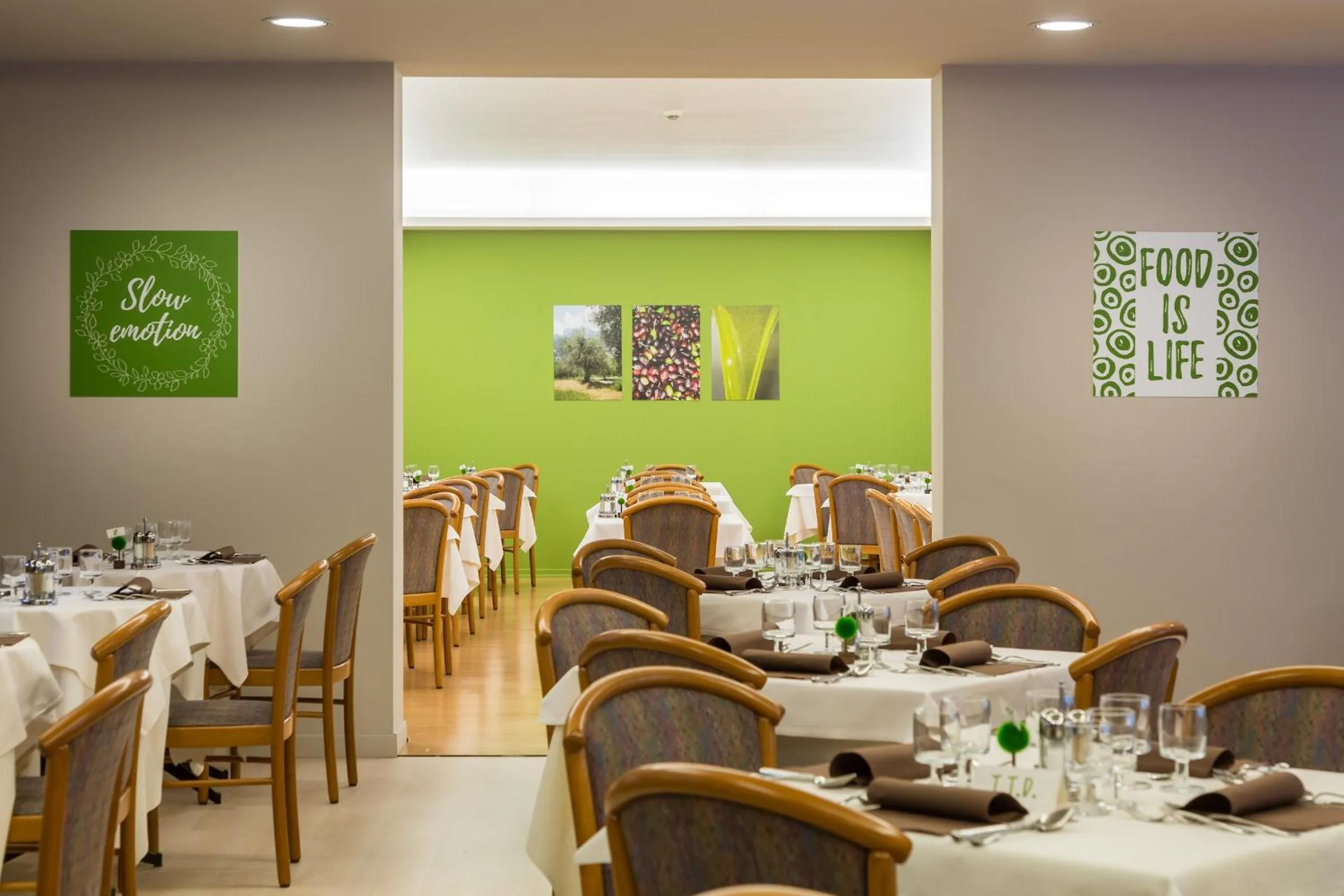 Restaurant/places to eat in Brione Green Resort