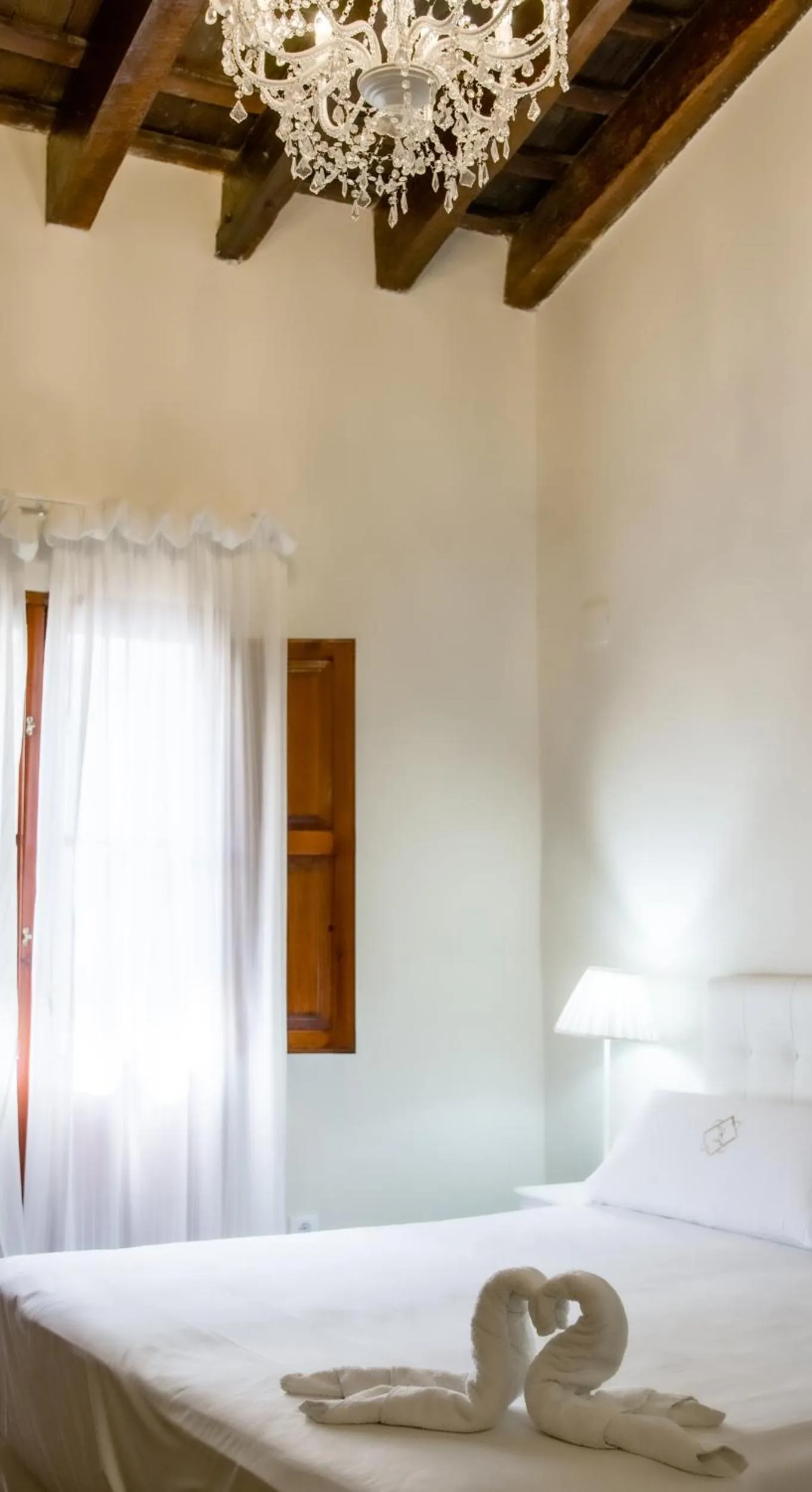 Quiet street view, Bed in Catalina Suites