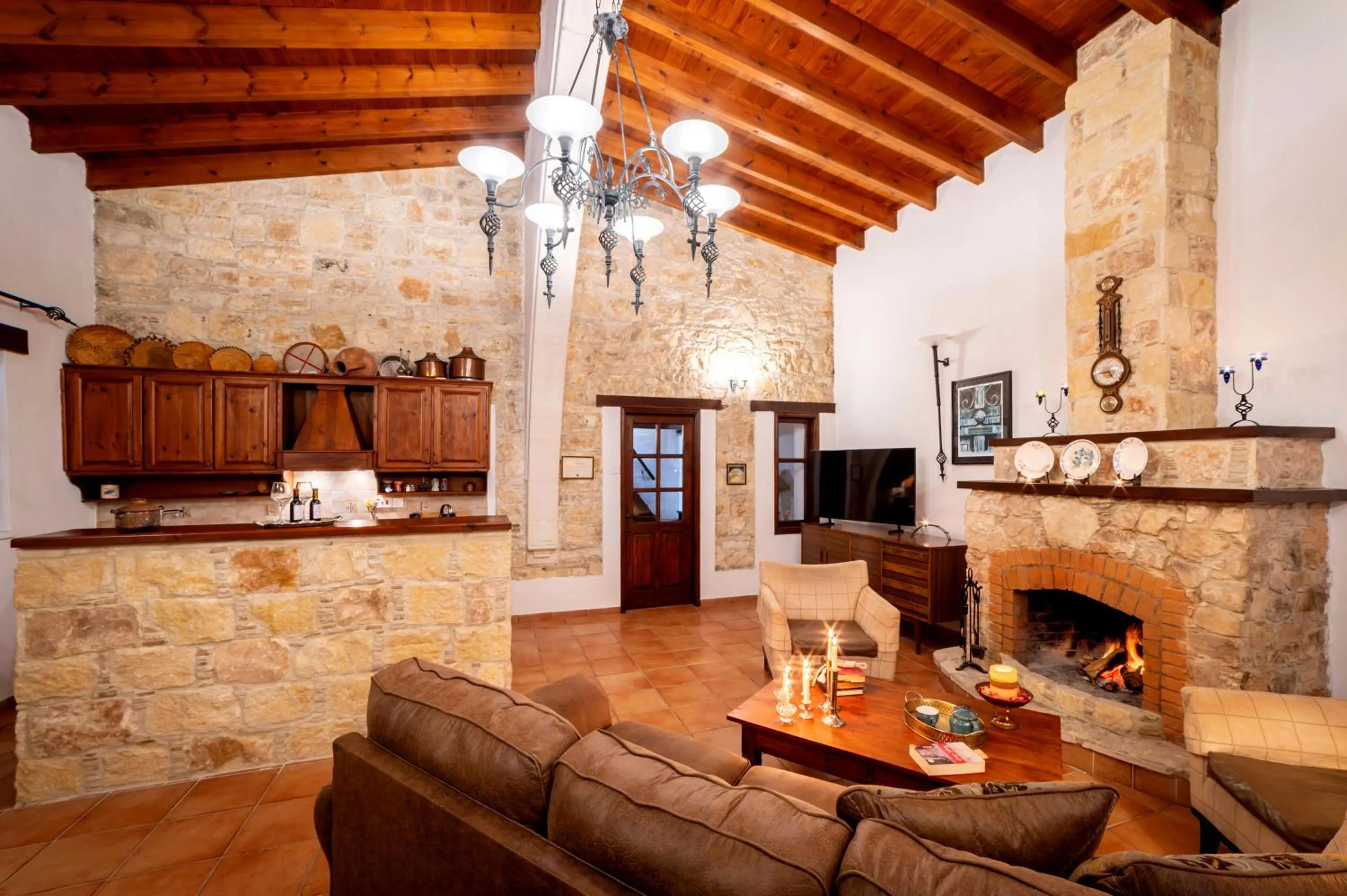 TV and multimedia in Oinoessa Traditional Boutique Guest Houses