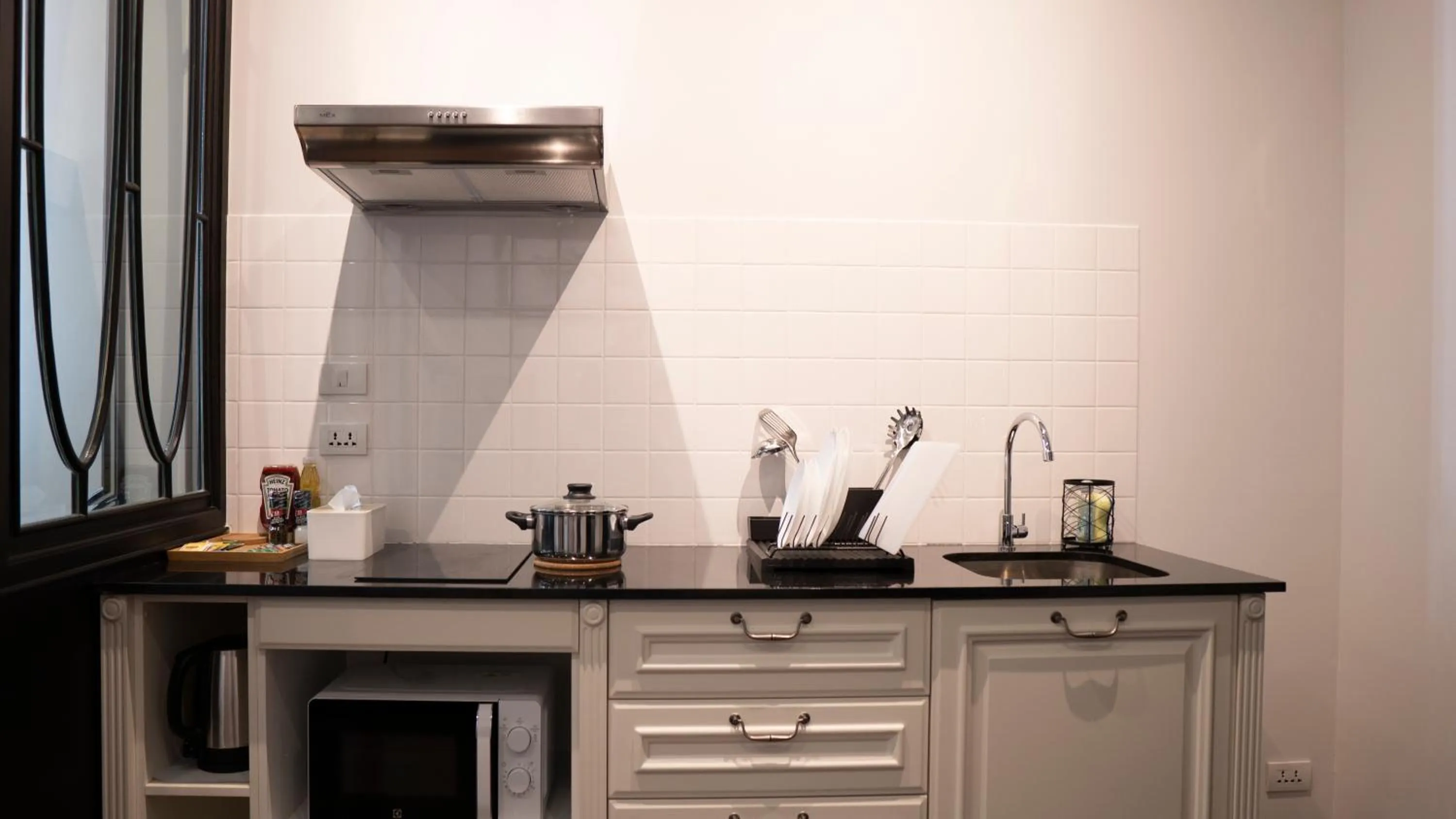 Kitchen or kitchenette in BAAN 125 STAY Phuket