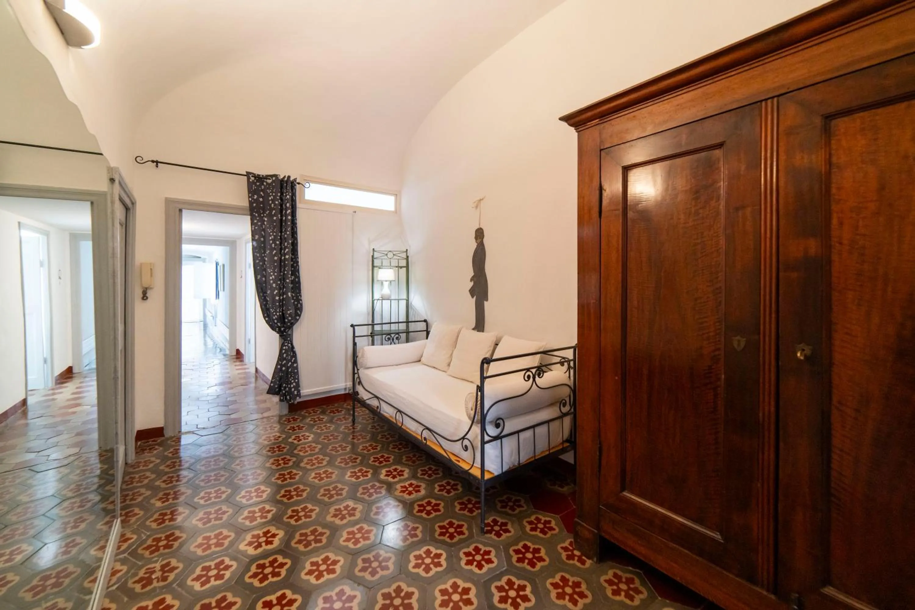 wardrobe, Bed in Ca di Ni