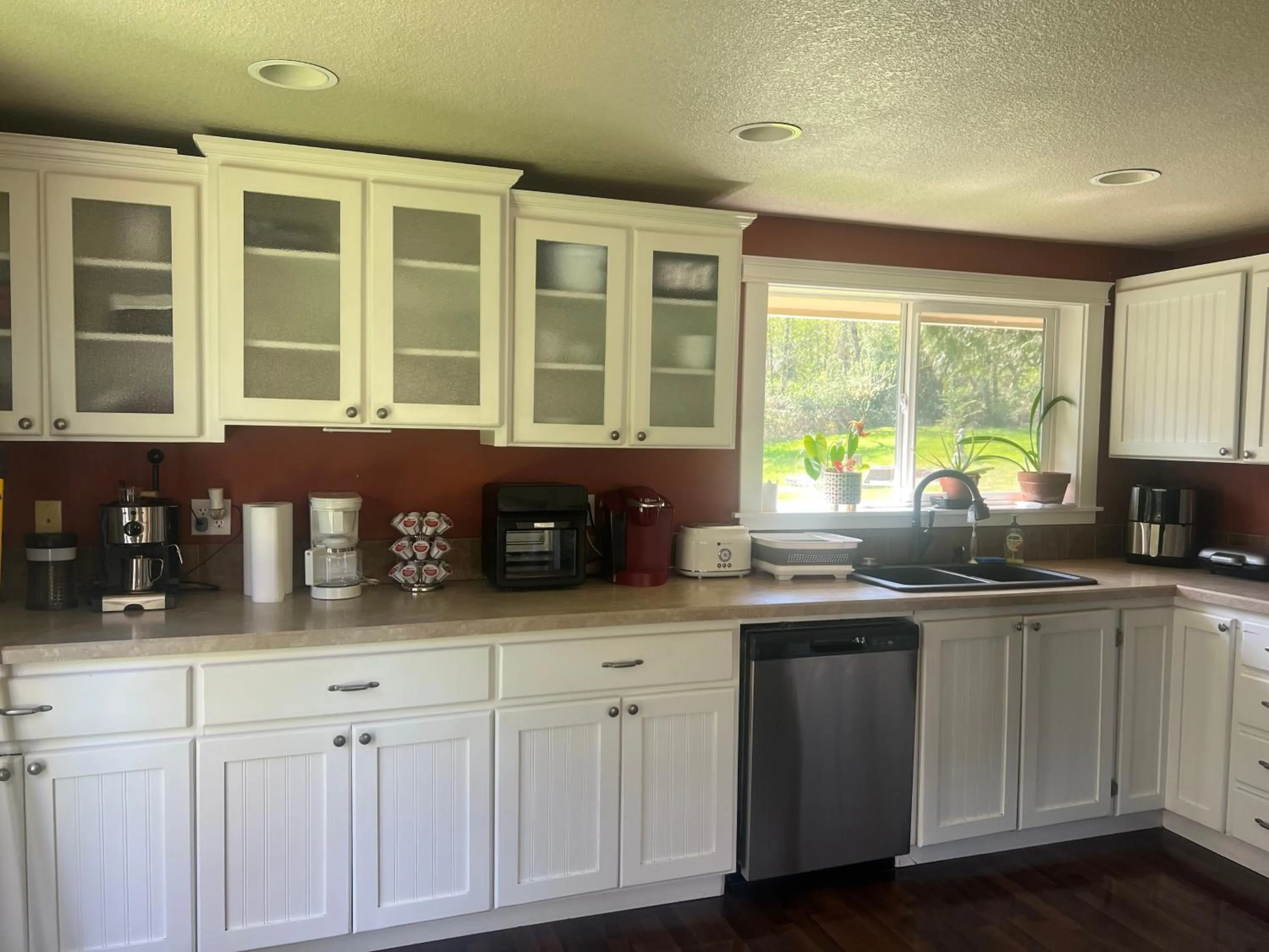 Kitchen or kitchenette in Serene Cottage in the Woods