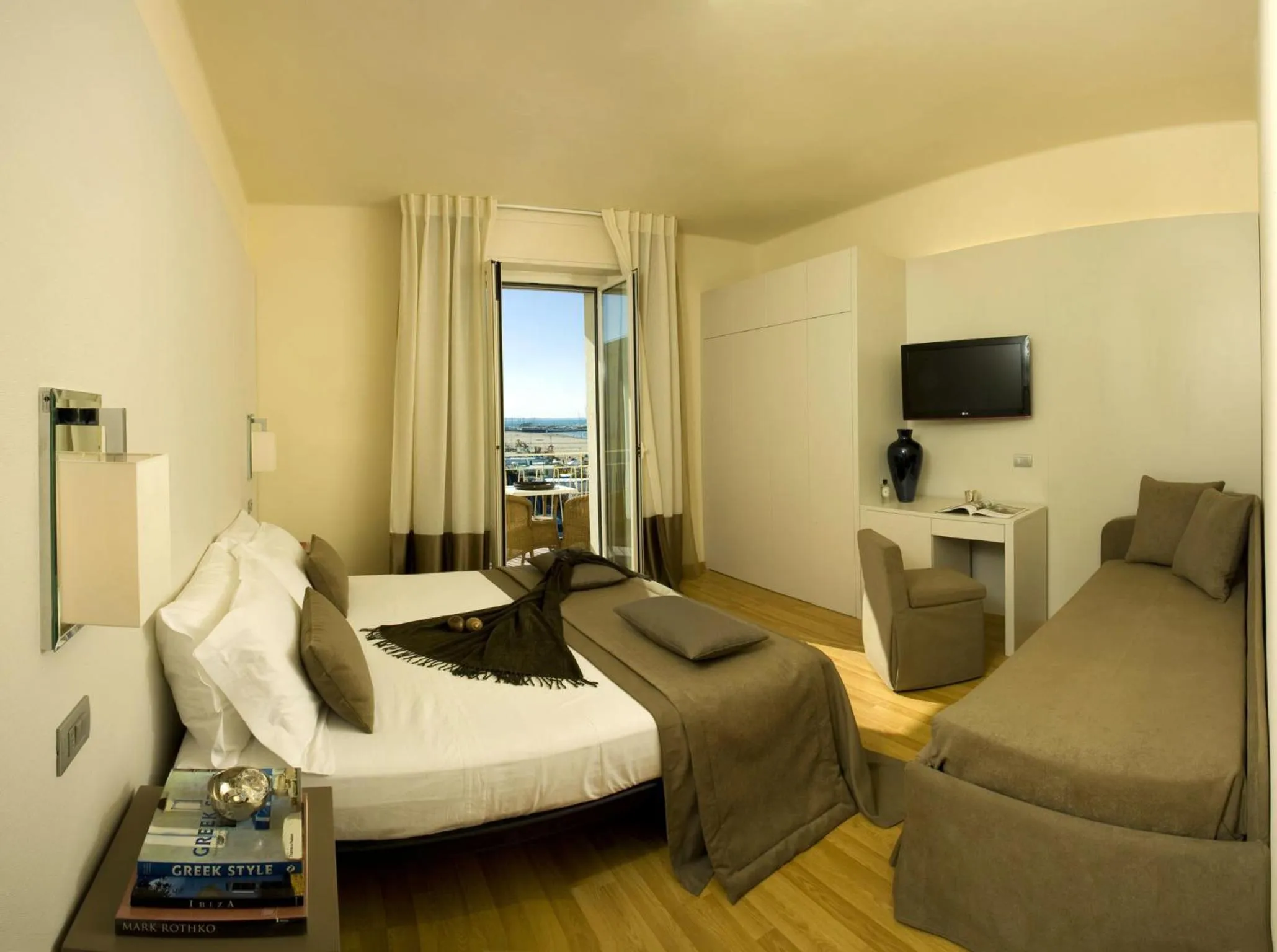 Bed in Hotel Miramare