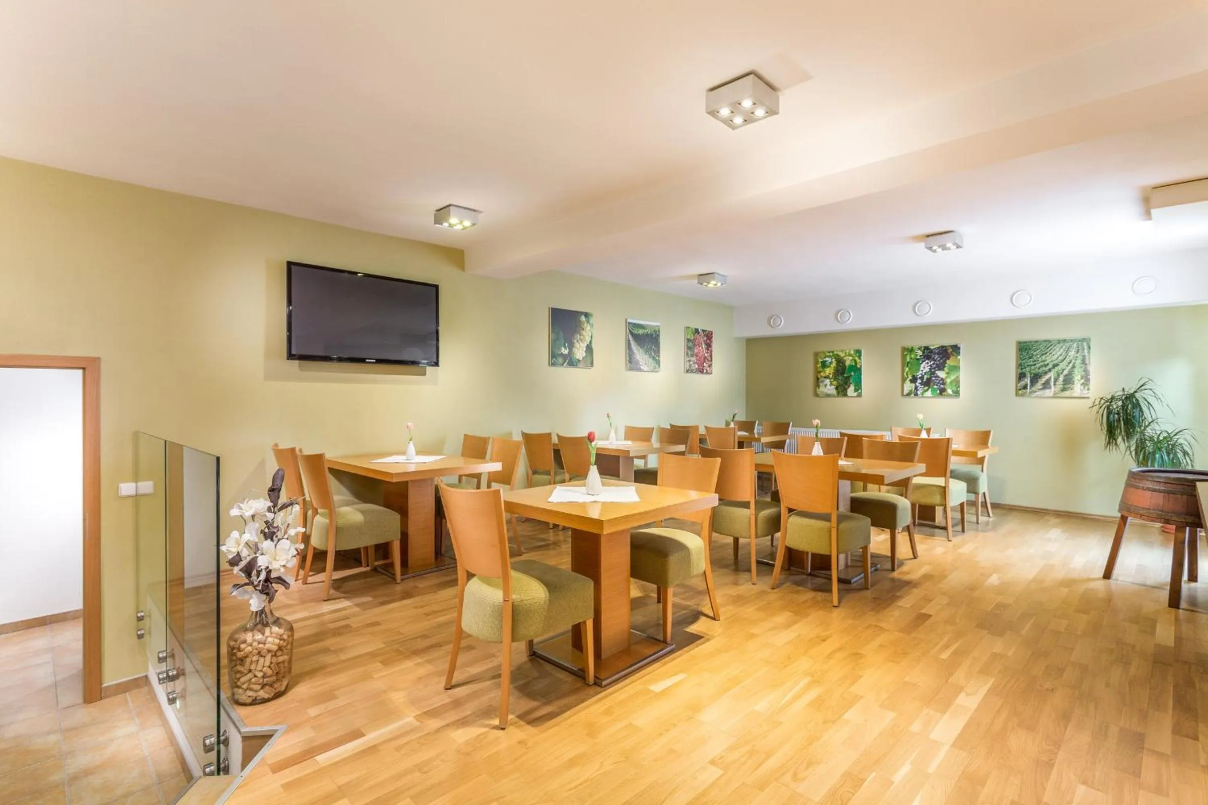 Restaurant/places to eat in Penzion a vinařství U Vrbů