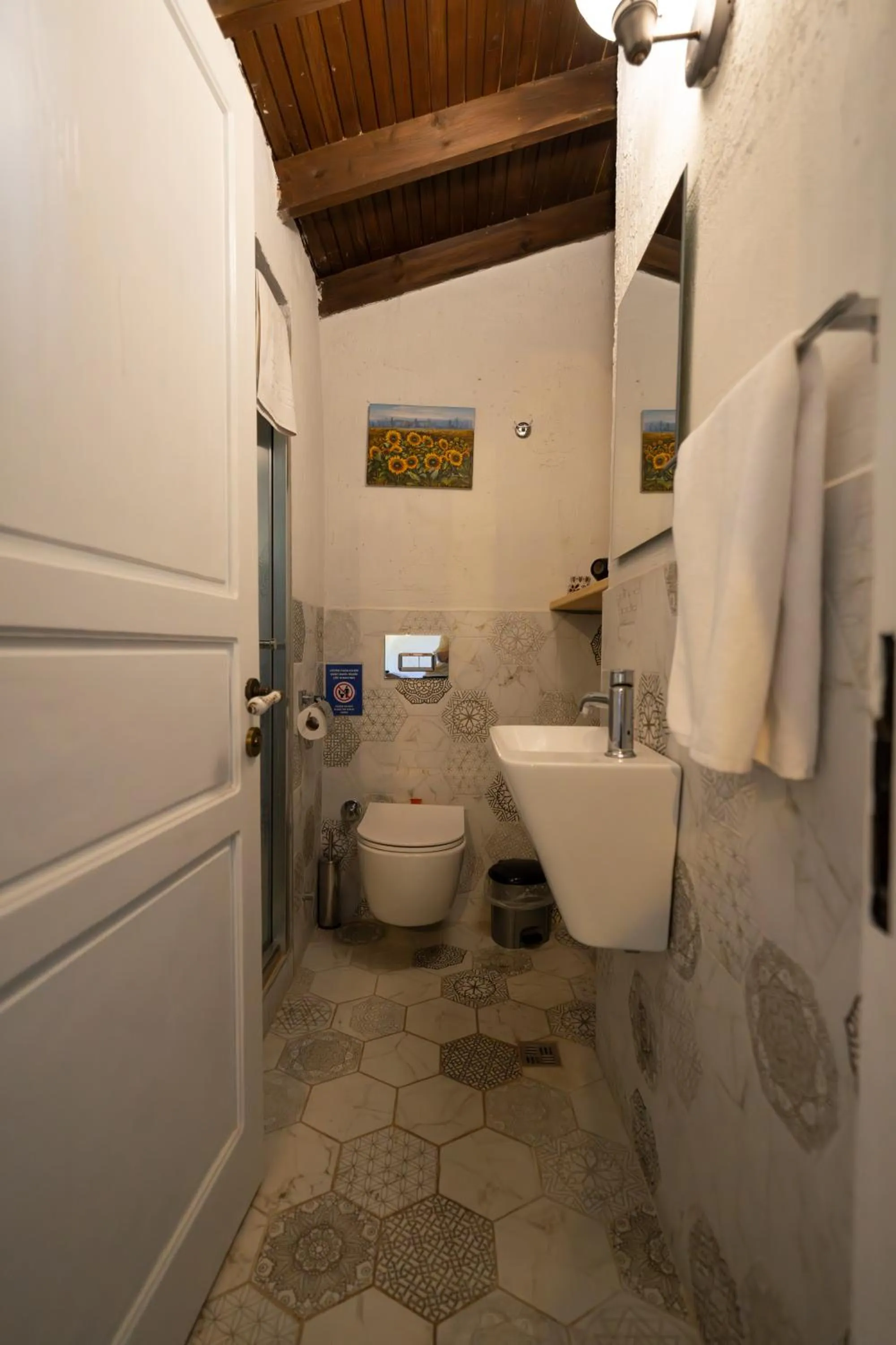 Toilet in Bir Dem Urla