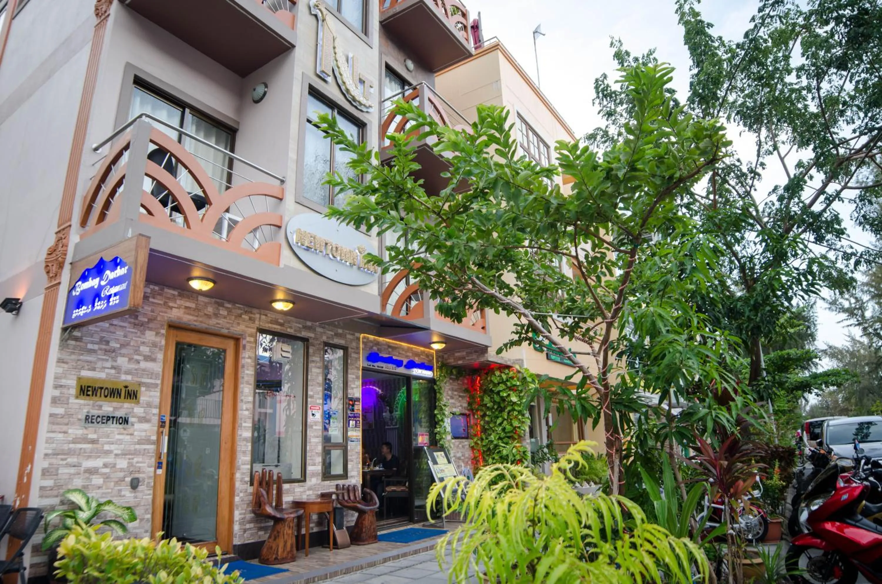 Patio in Newtown Inn