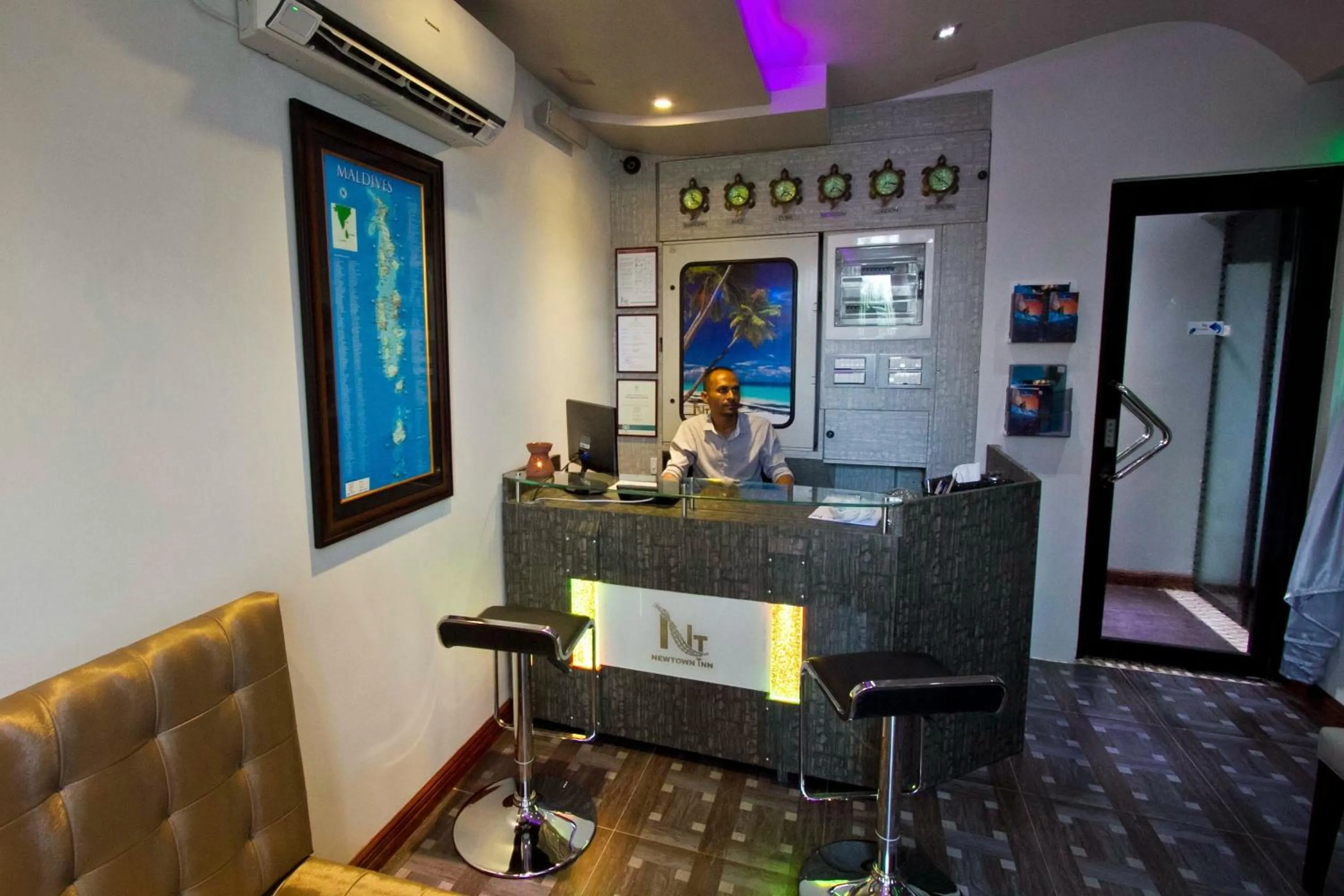 Lobby or reception in Newtown Inn