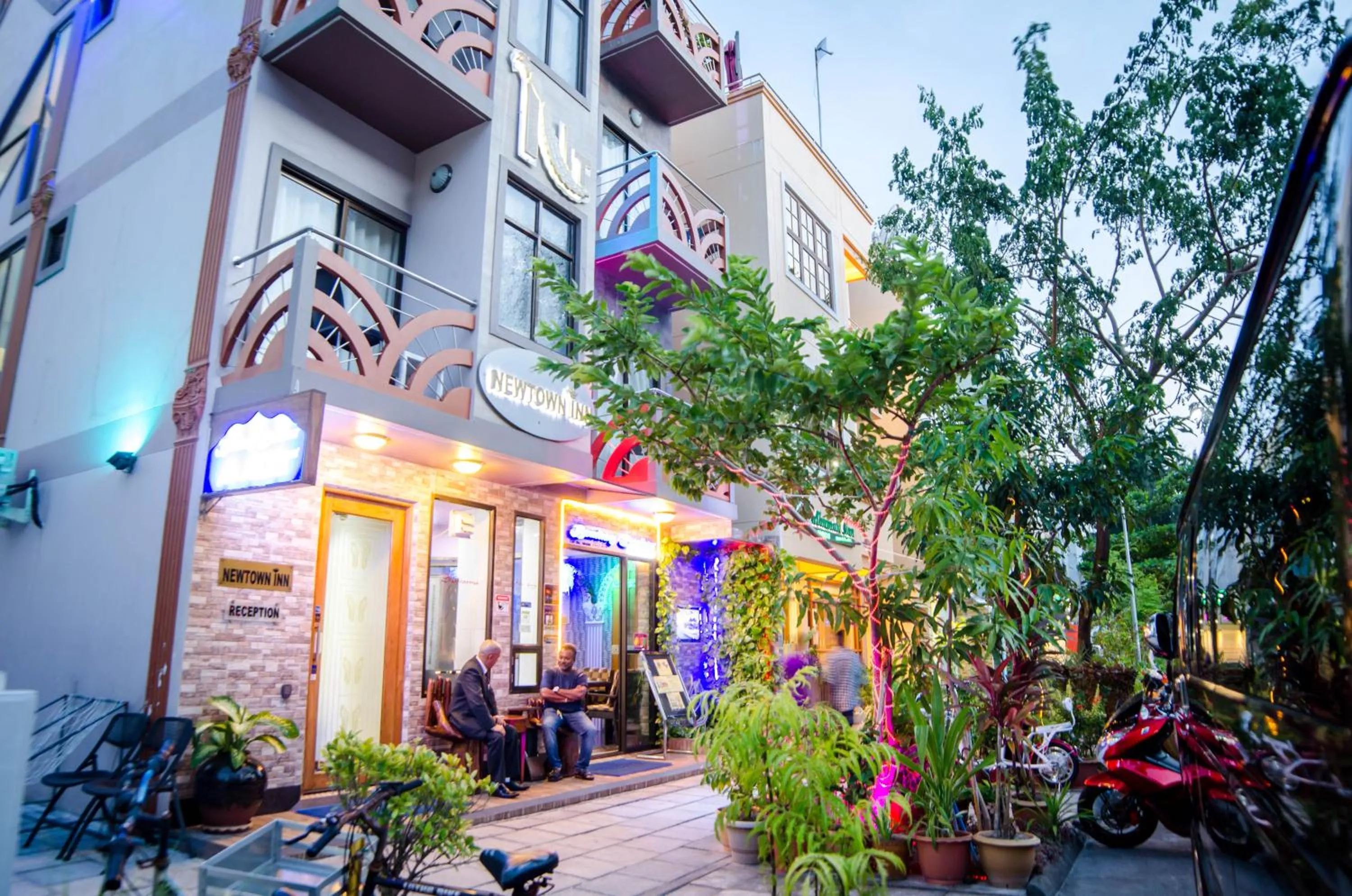 Patio in Newtown Inn