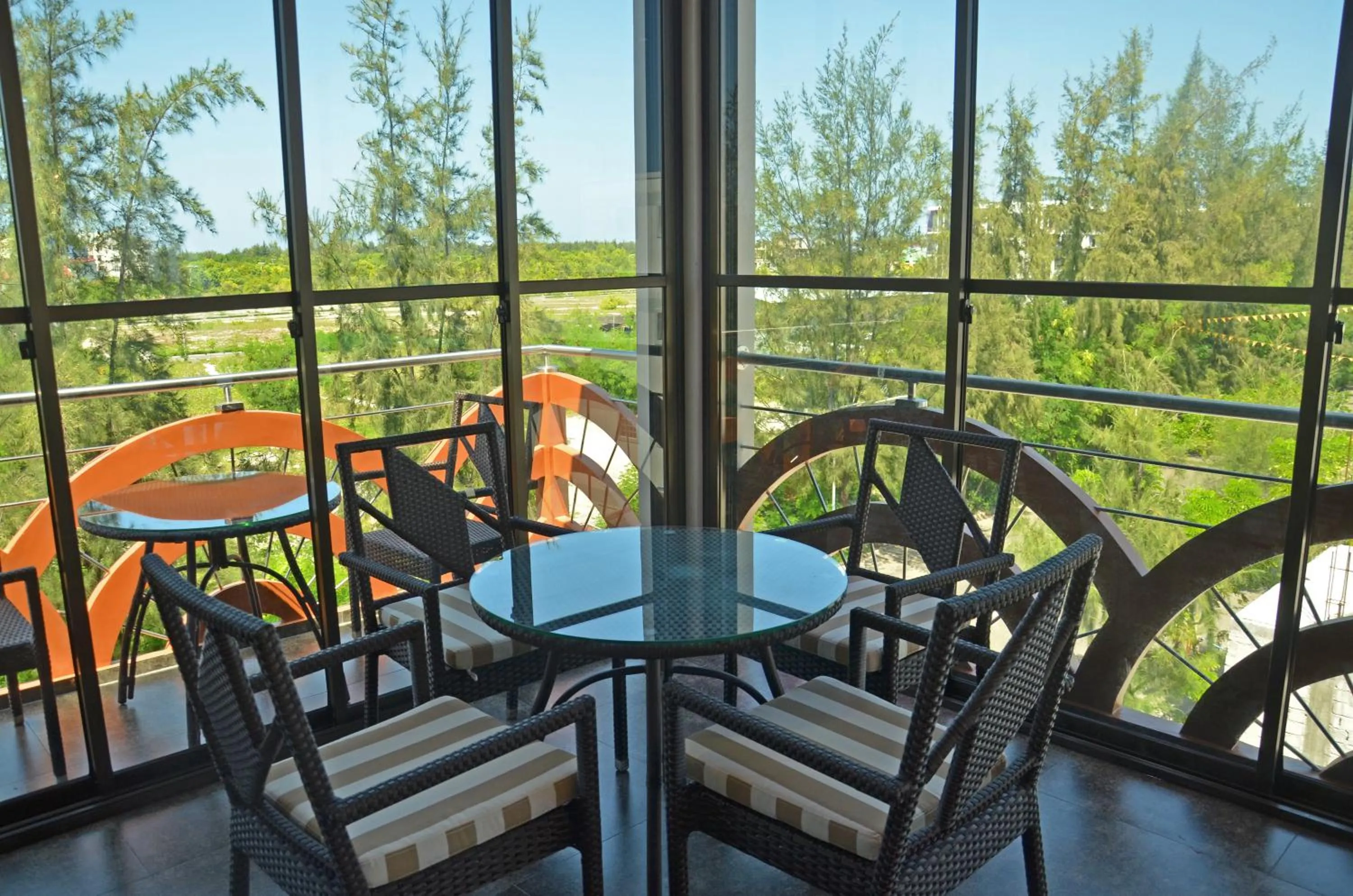 Restaurant/places to eat in Newtown Inn