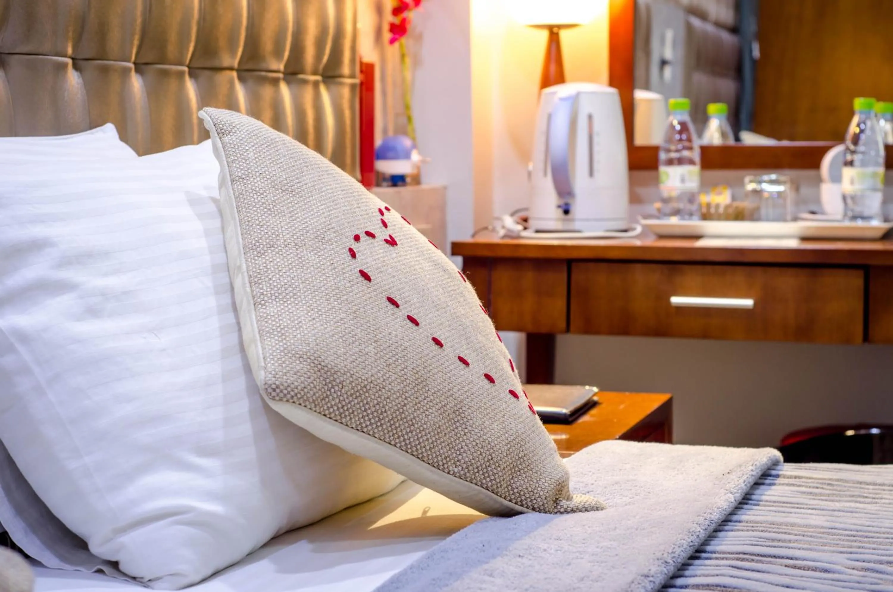 Other, Bed in Newtown Inn