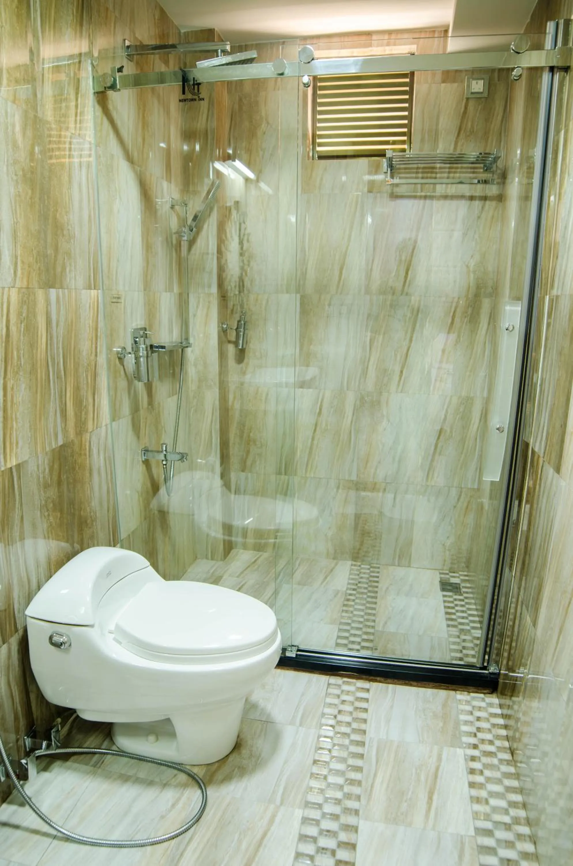 Toilet in Newtown Inn