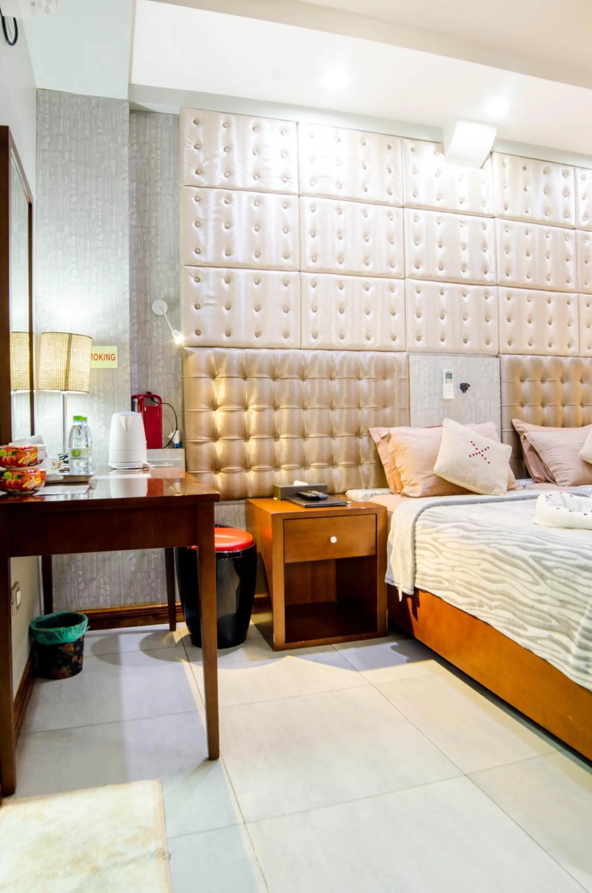 Decorative detail, Bed in Newtown Inn