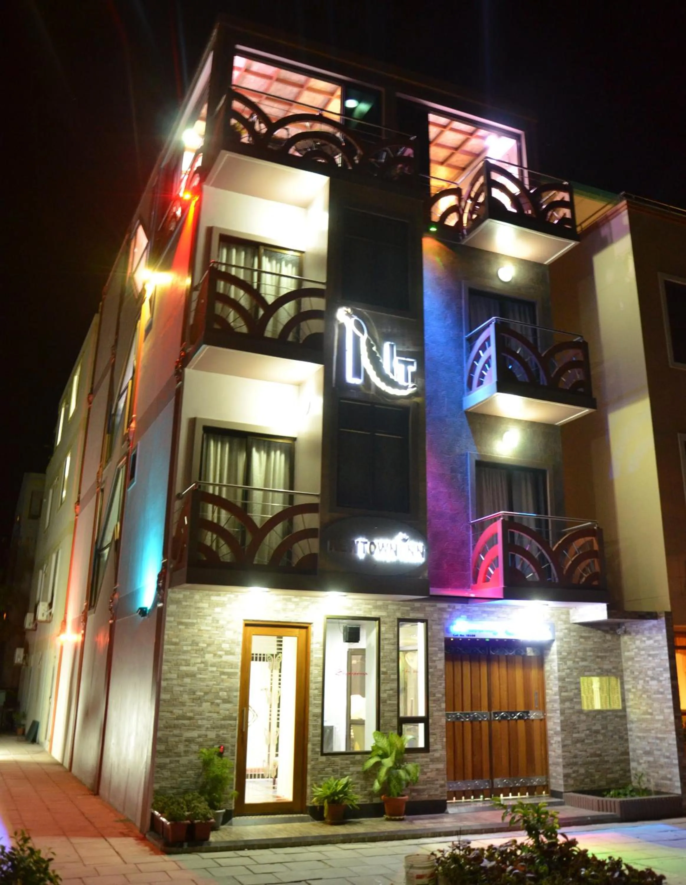 Facade/entrance in Newtown Inn