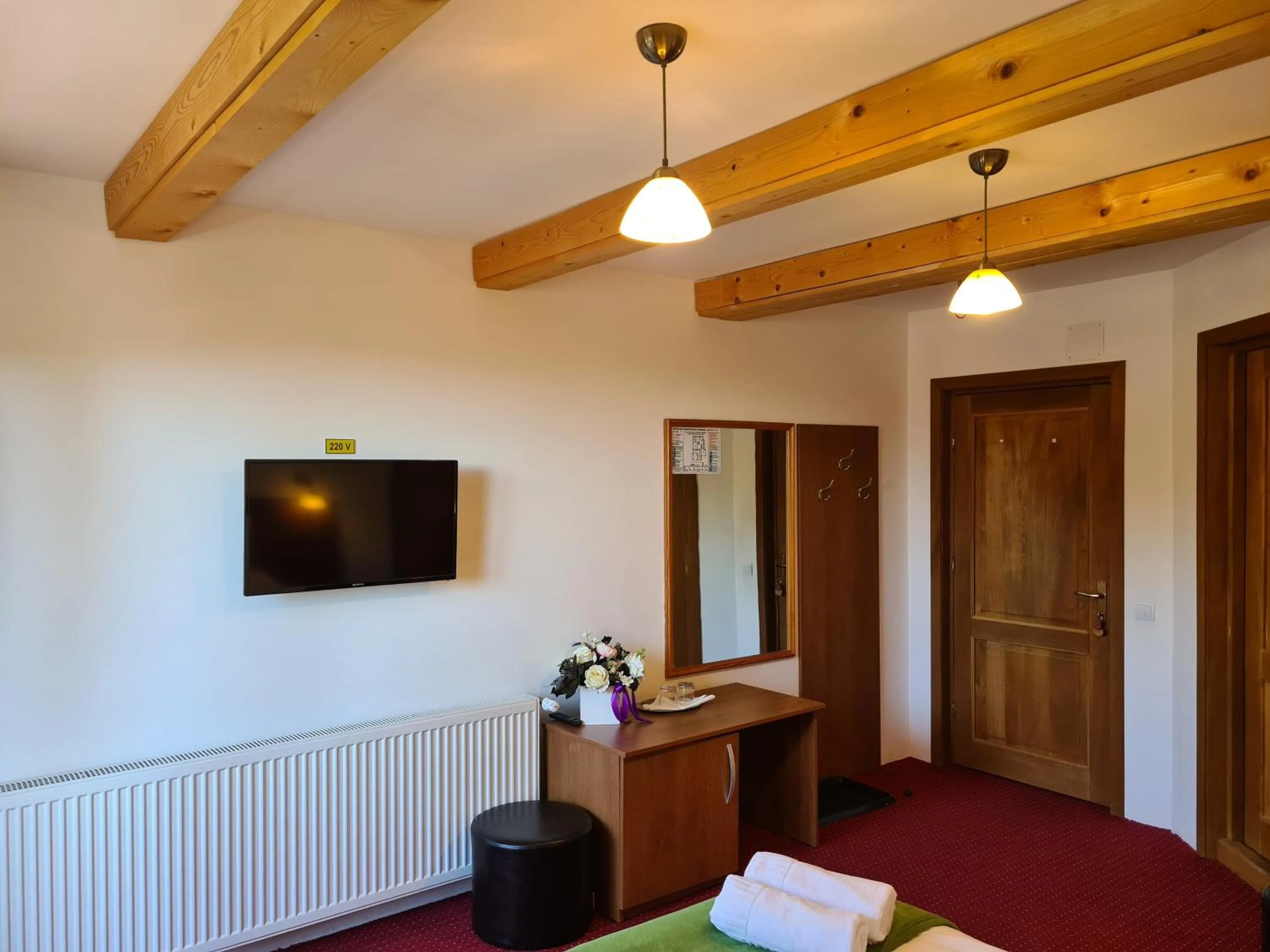 Photo of the whole room in CASA FLORESCU