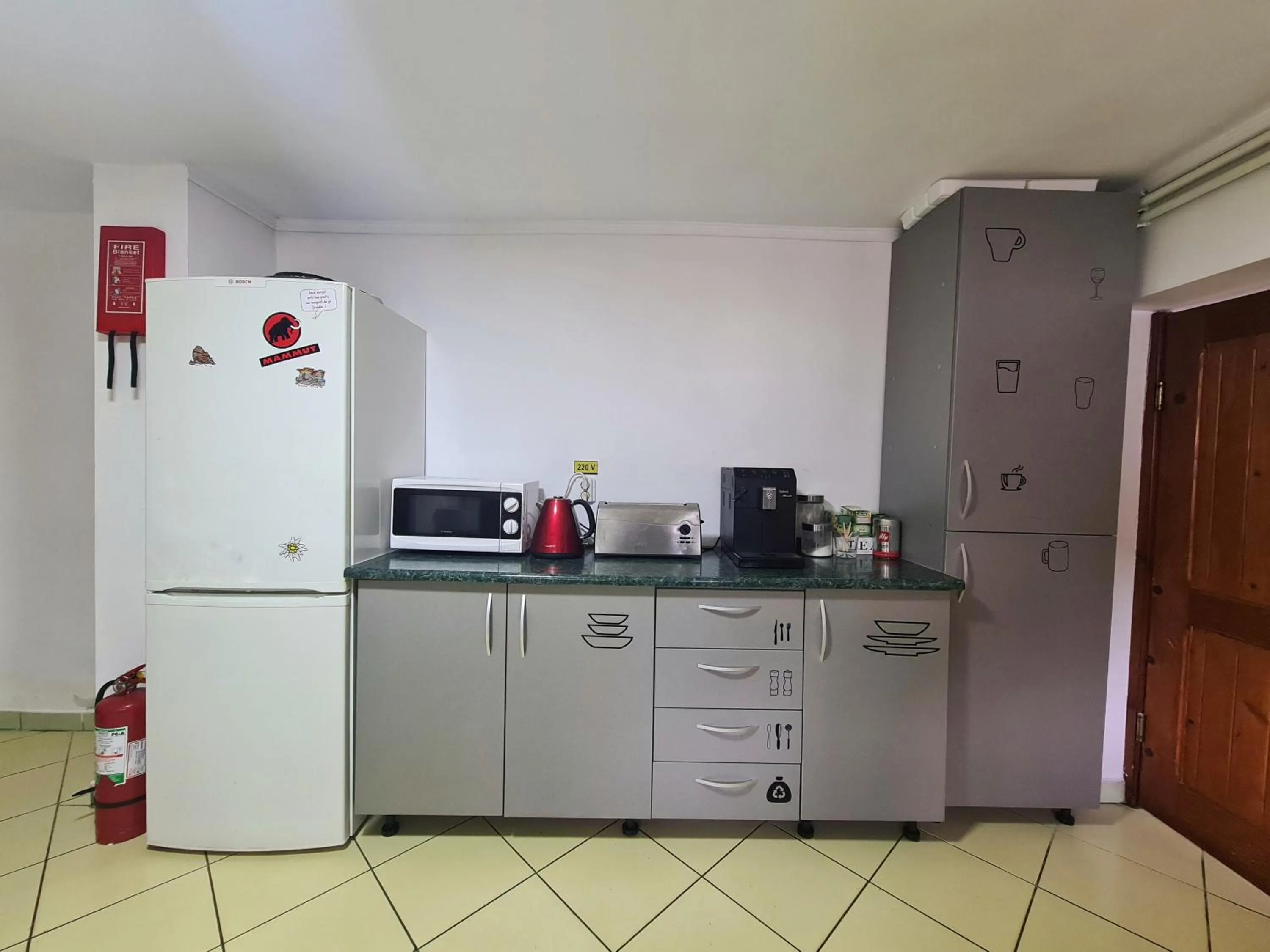 Communal kitchen in CASA FLORESCU