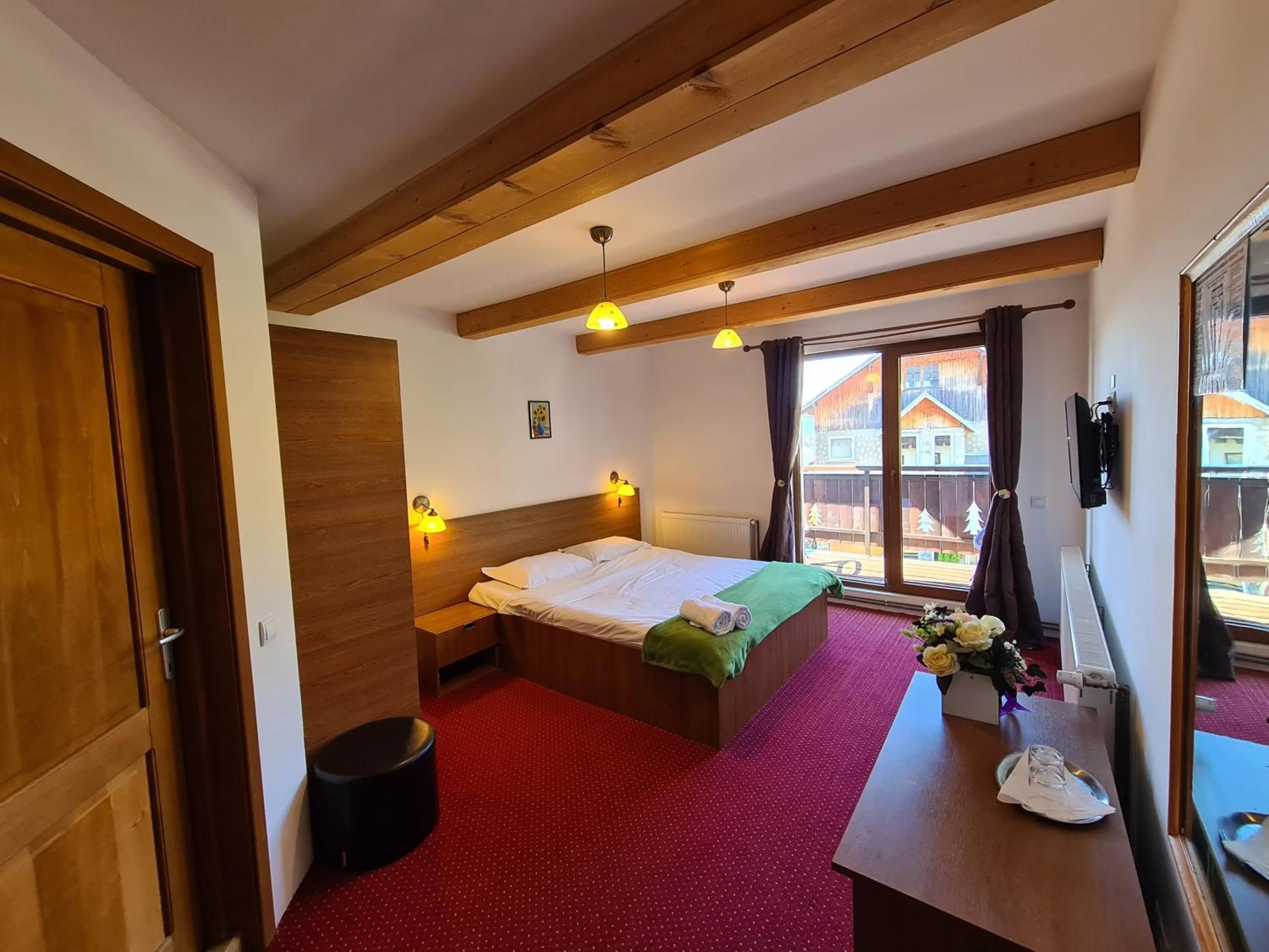 Photo of the whole room in CASA FLORESCU