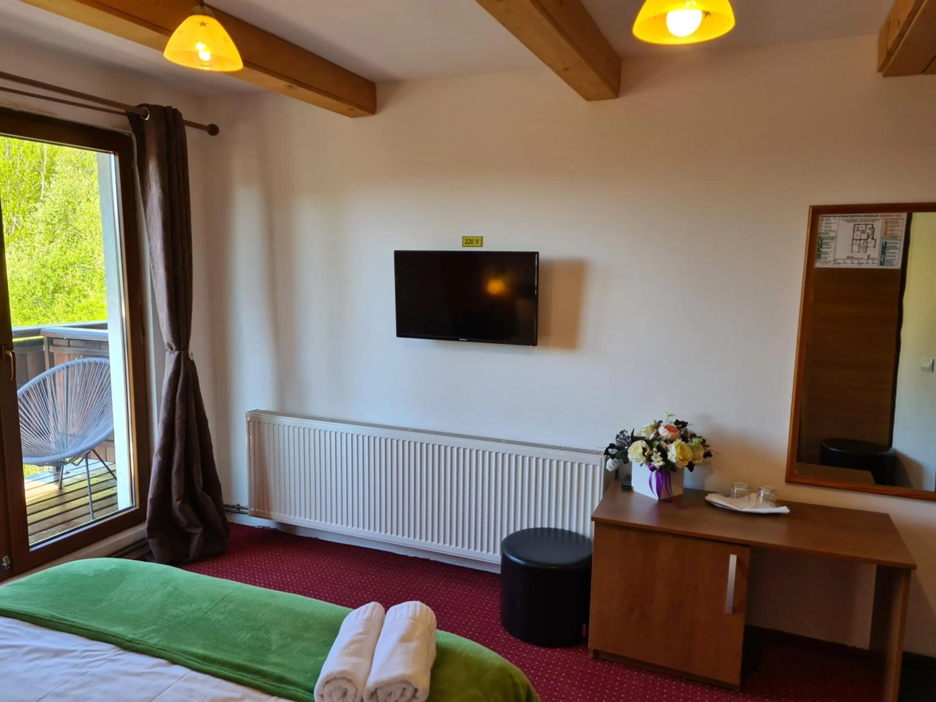 Photo of the whole room in CASA FLORESCU