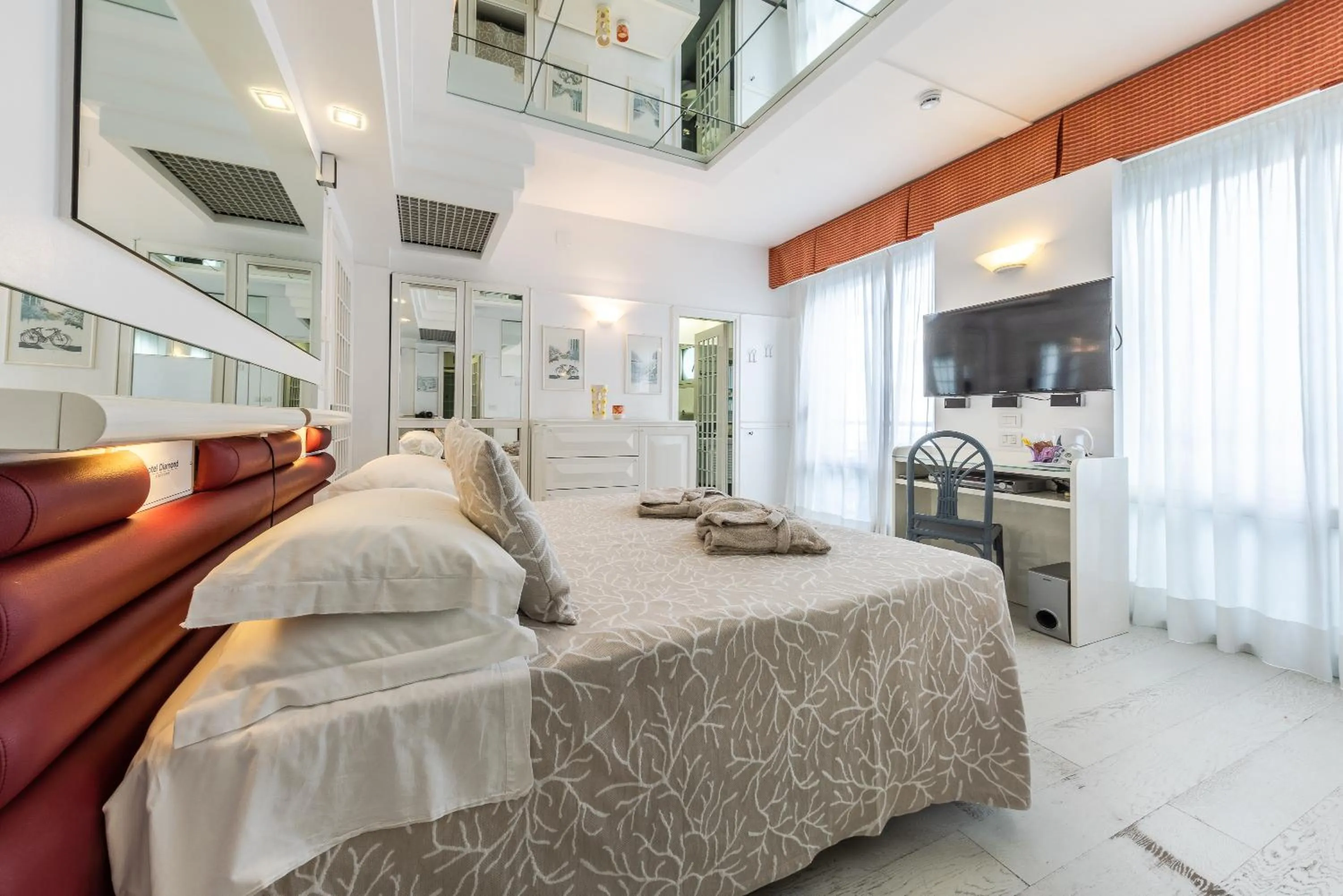 TV and multimedia in Hotel Diamond