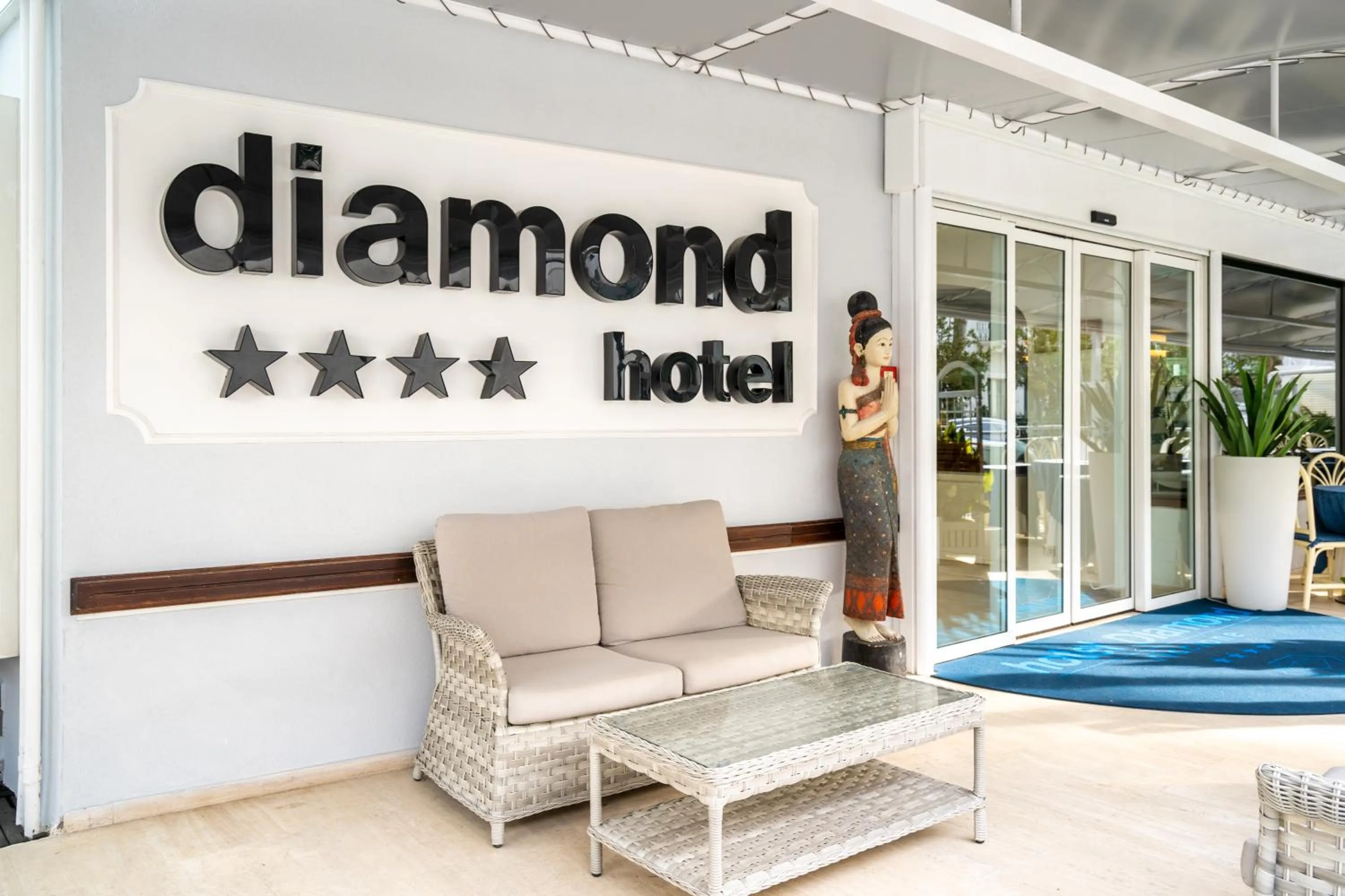 Facade/entrance in Hotel Diamond