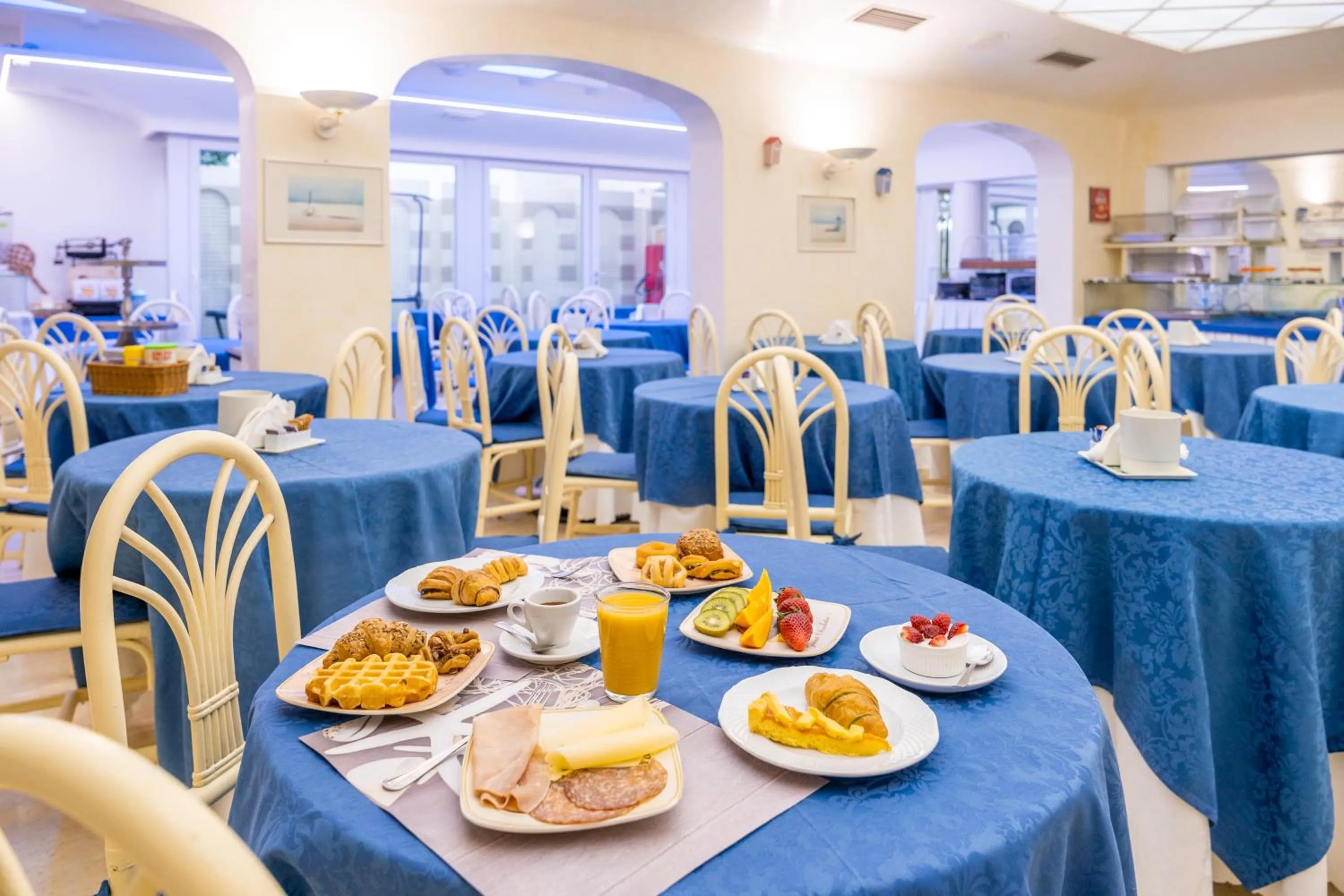 Restaurant/places to eat in Hotel Diamond