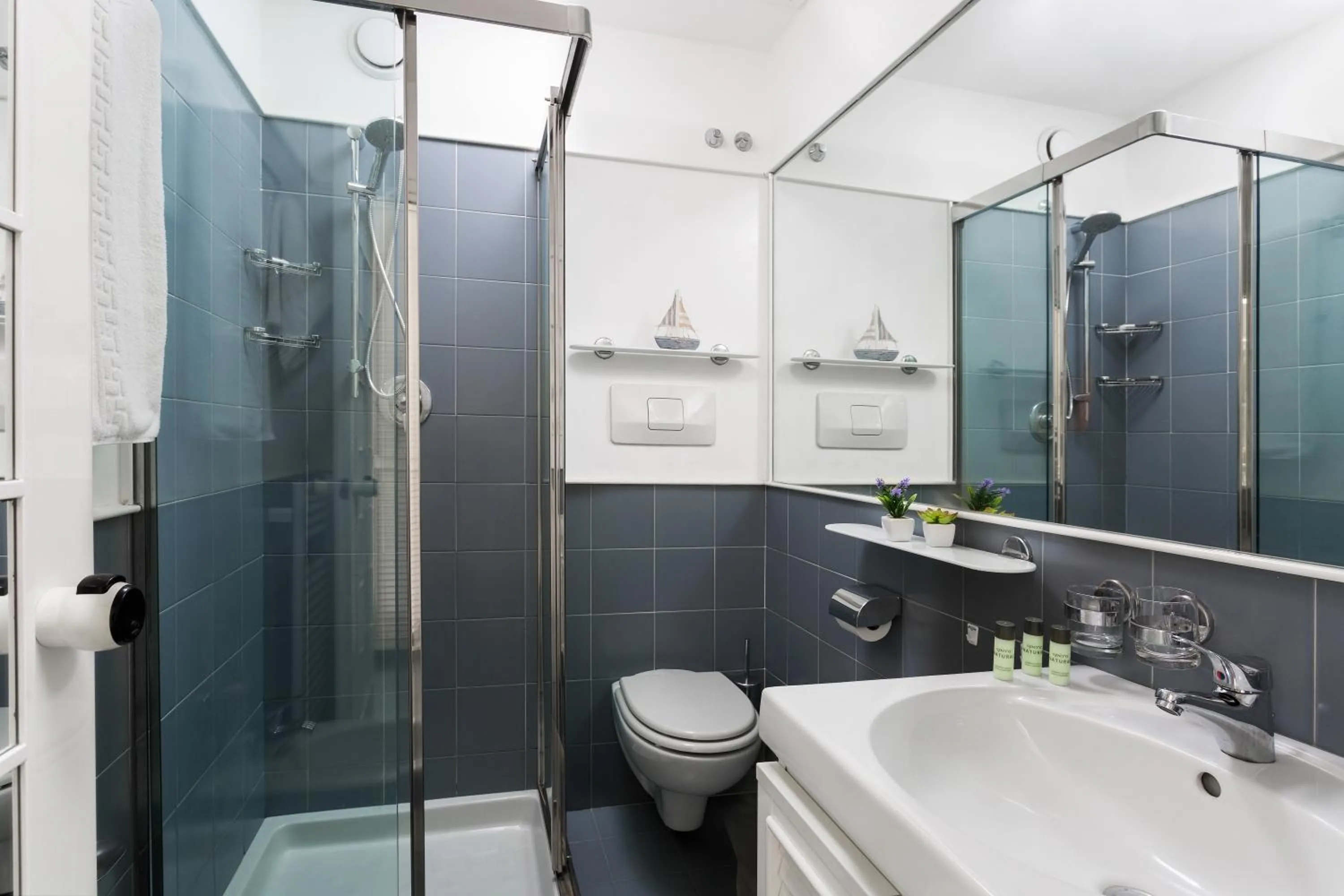 Toilet in Hotel Diamond