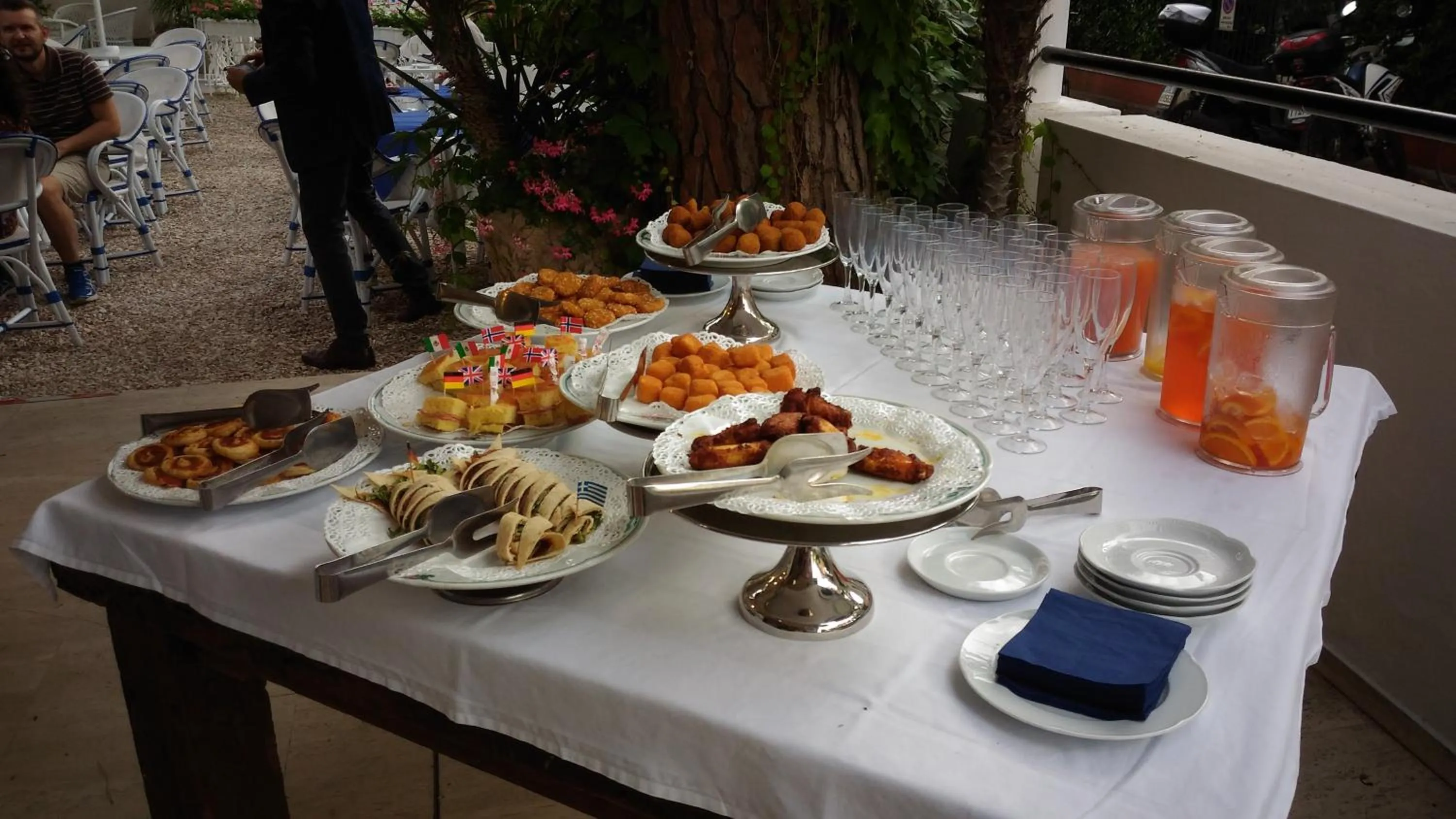 Food and drinks in Hotel Diamond