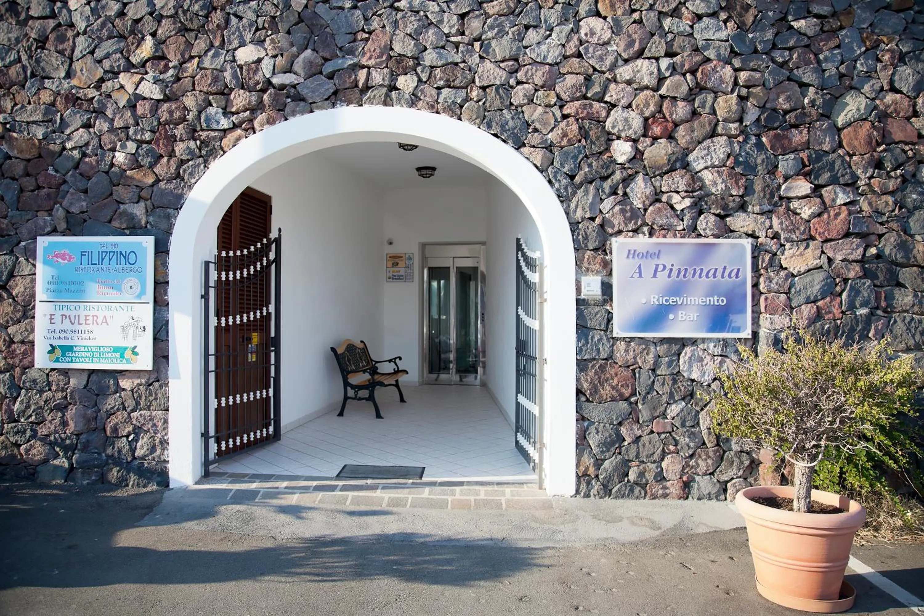 Facade/entrance in Hotel A Pinnata