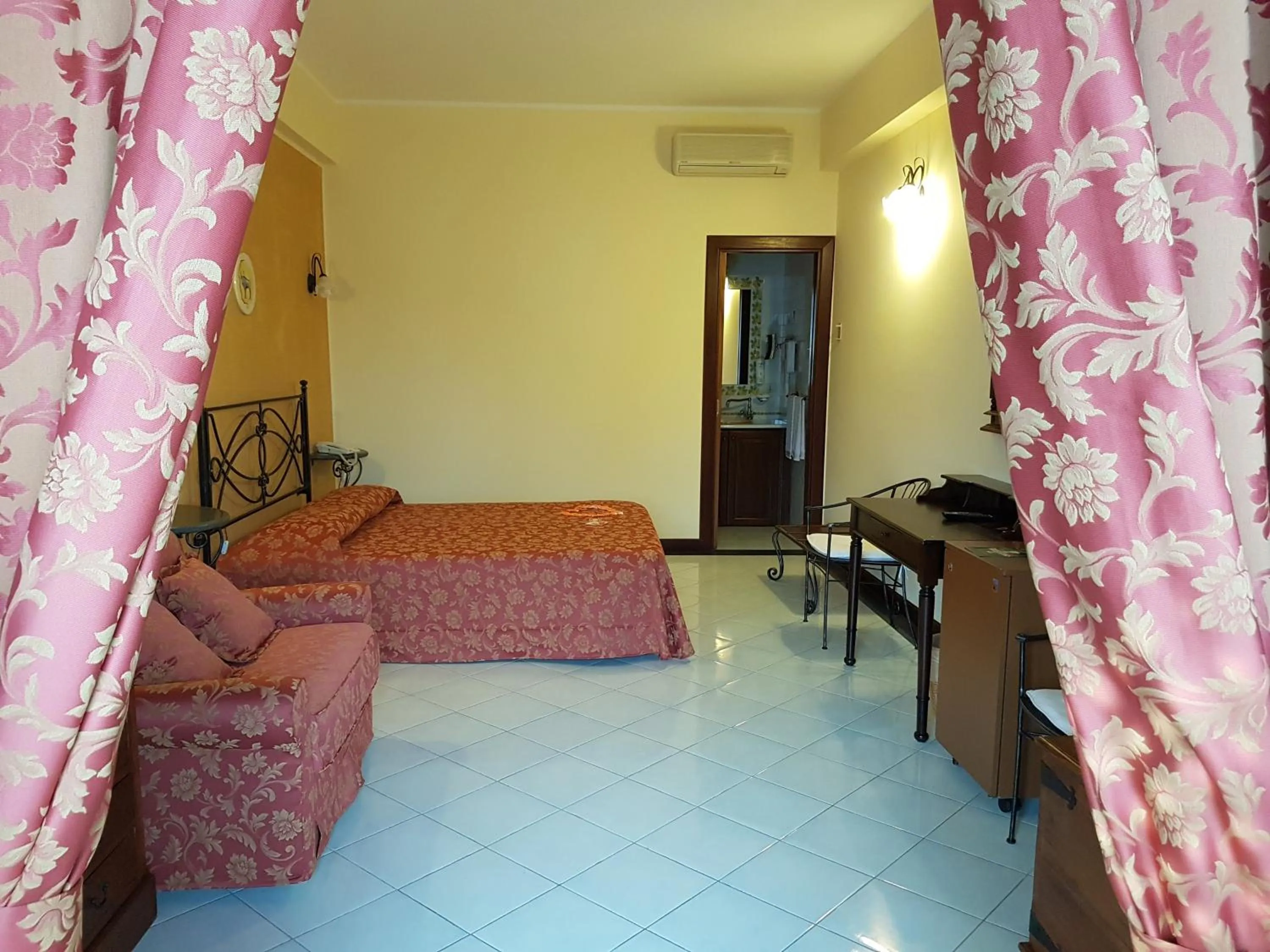 Photo of the whole room in Hotel A Pinnata