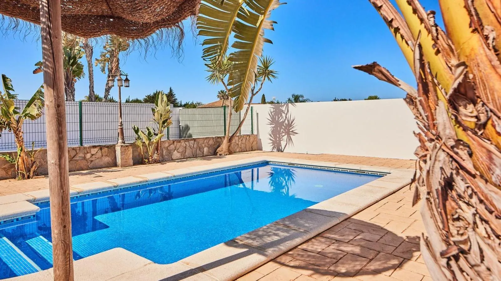 Swimming pool in Chalet El Cancelín Conil de la Frontera by Ruralidays