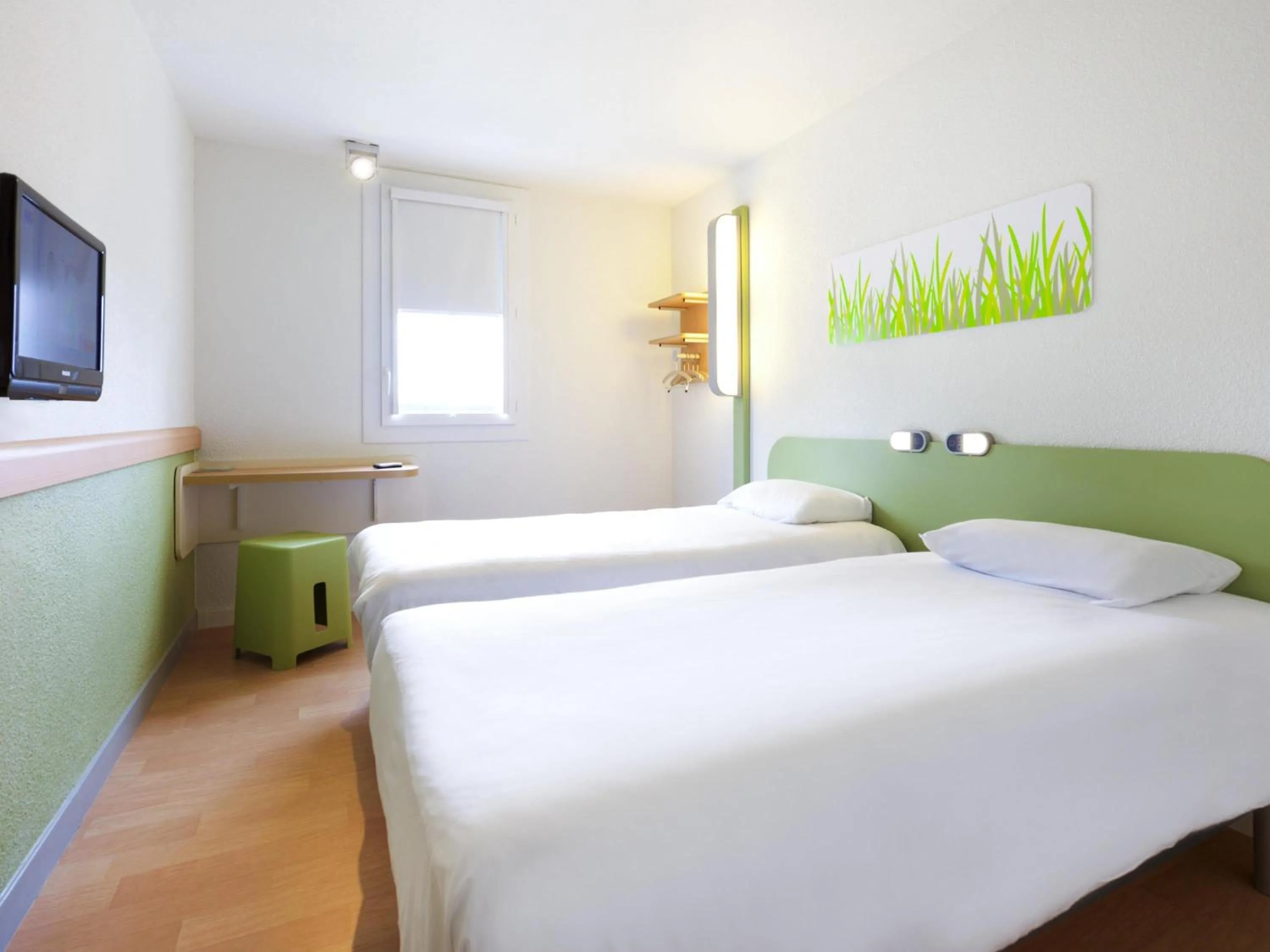 Bedroom, Bed in ibis budget Saint Paul Les Dax