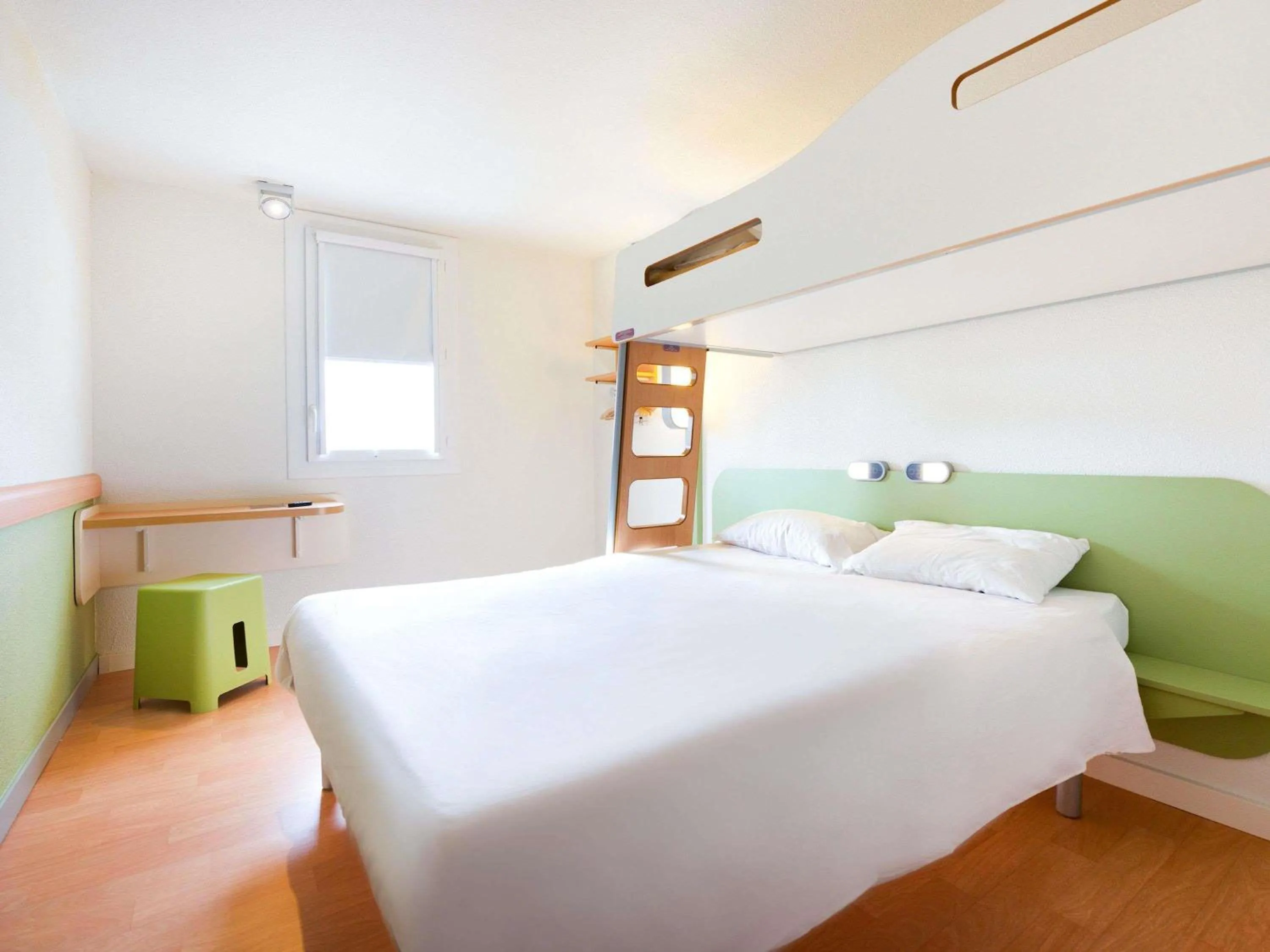 Bedroom, Bed in ibis budget Saint Paul Les Dax