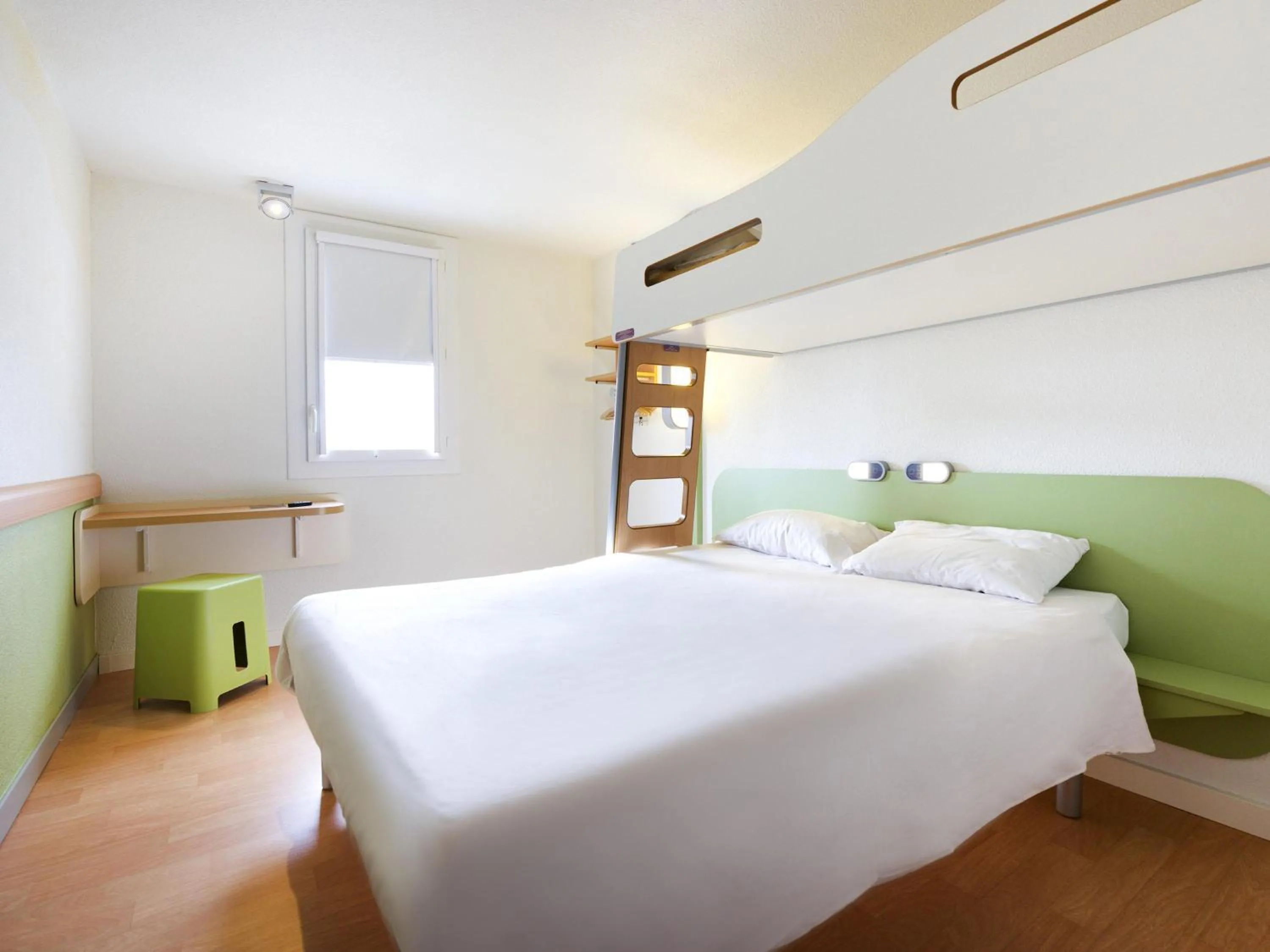 Bedroom, Bed in ibis budget Saint Paul Les Dax