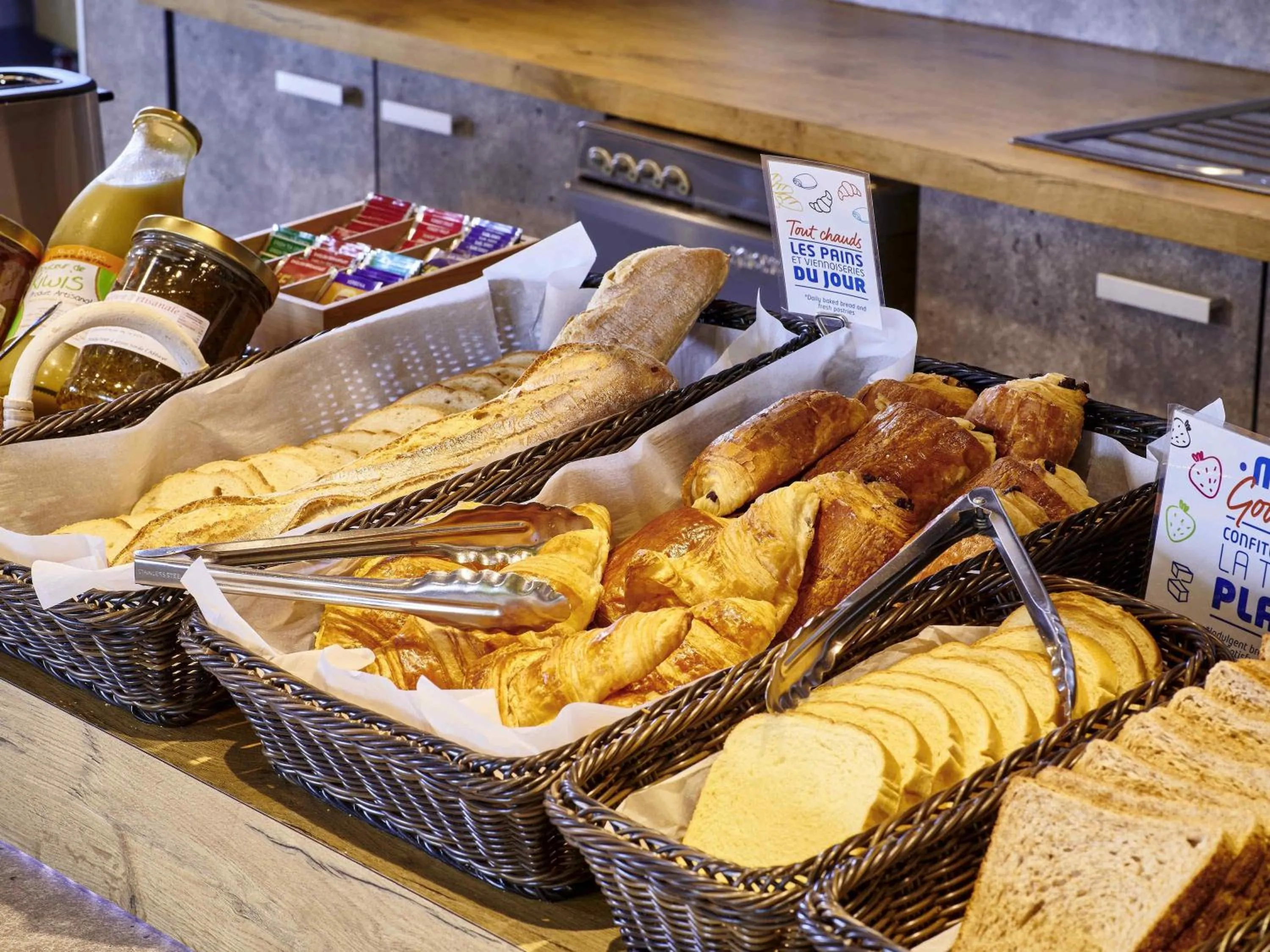 Bedroom in ibis budget Saint Paul Les Dax