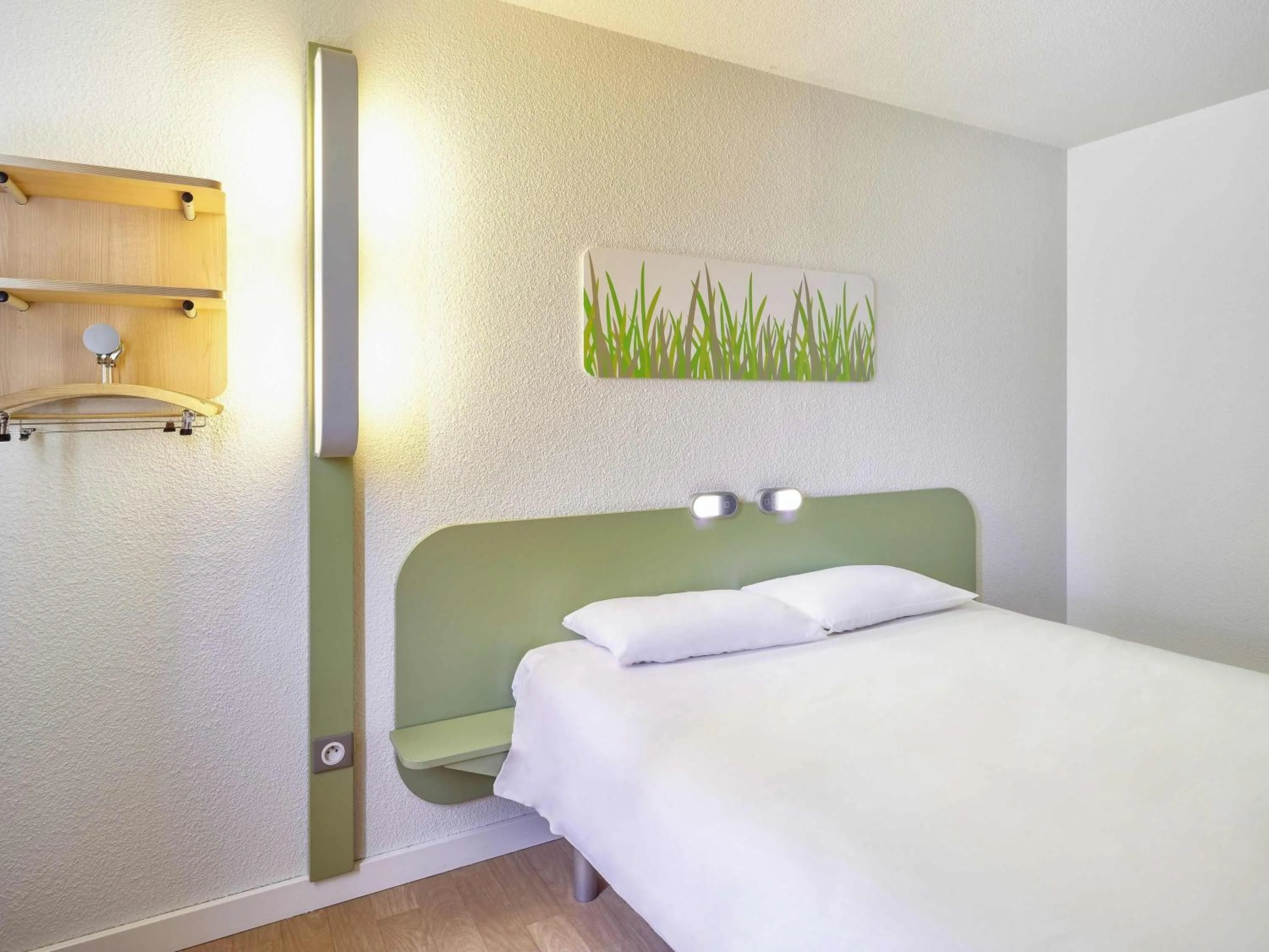 Bedroom, Bed in ibis budget Saint Paul Les Dax