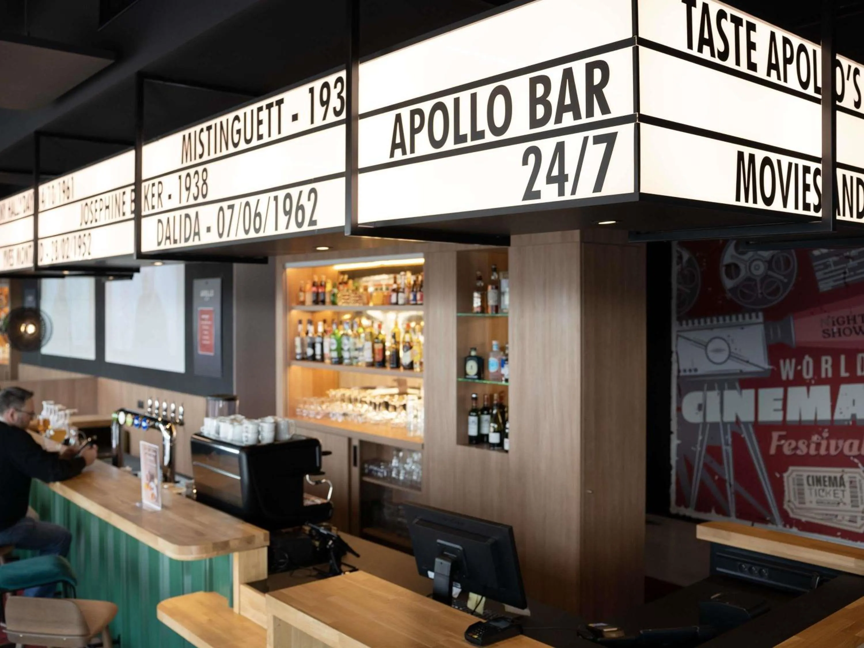 Lounge or bar in ibis Styles Lens Centre Gare