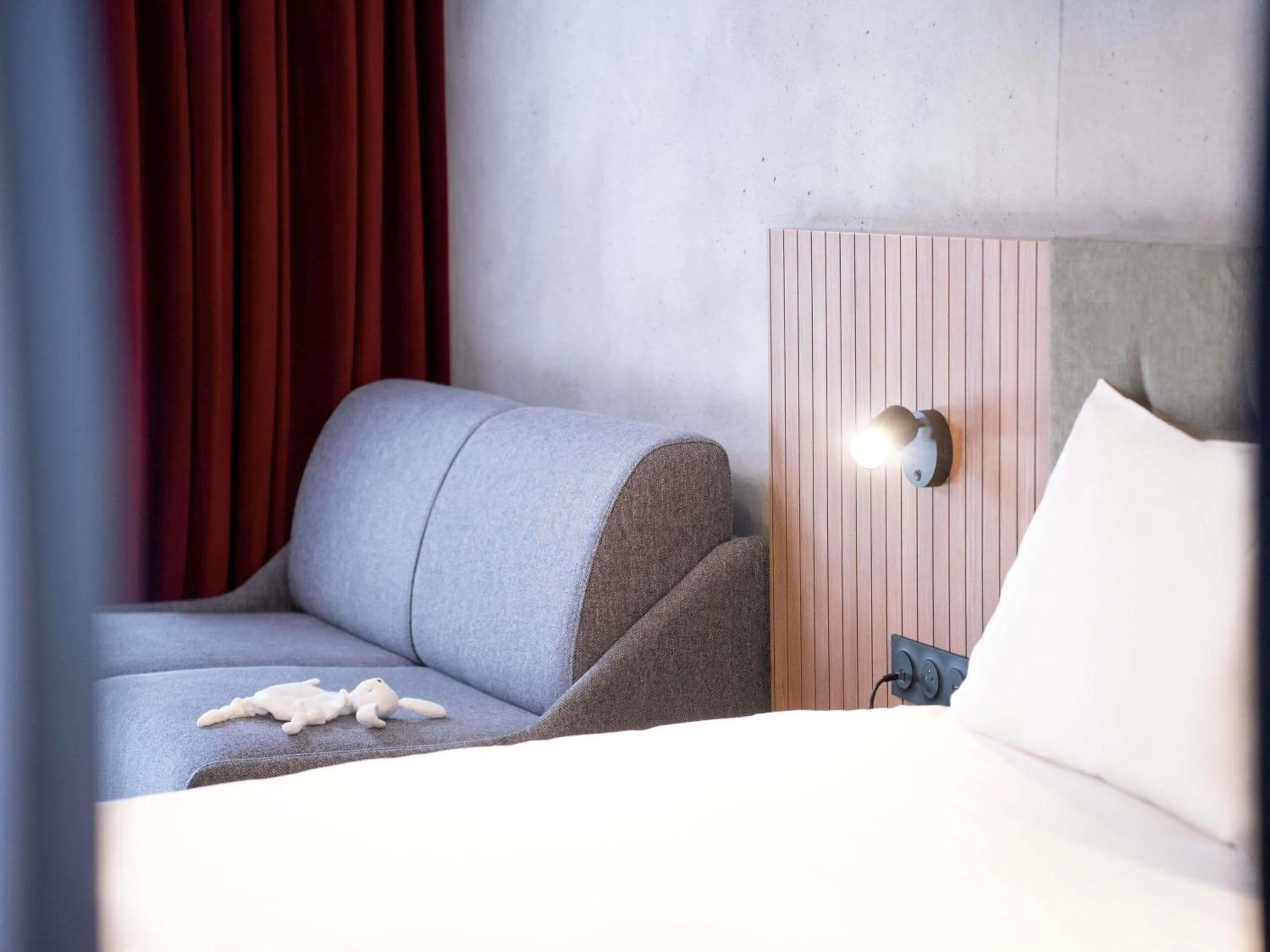 Bedroom, Bed in ibis Styles Lens Centre Gare