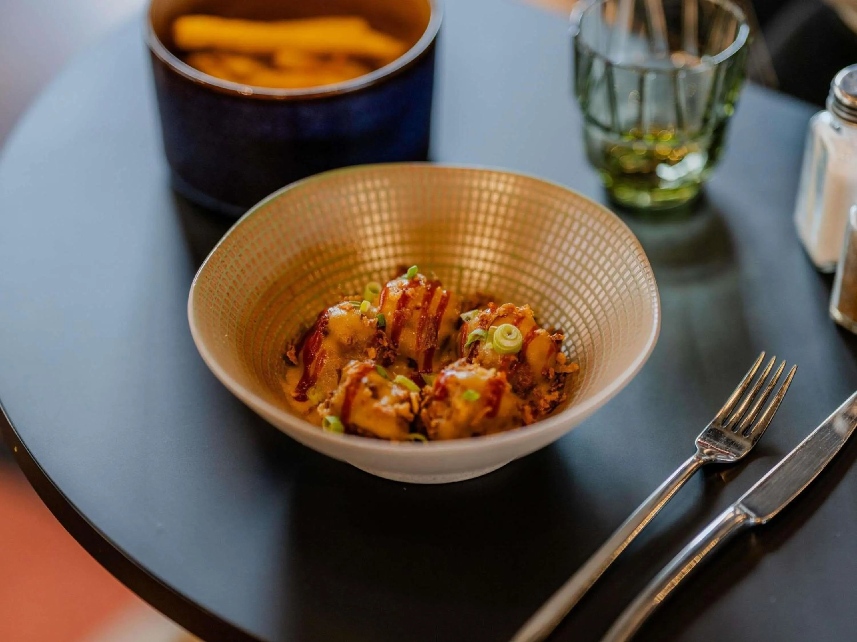 Restaurant/places to eat in ibis Styles Lens Centre Gare