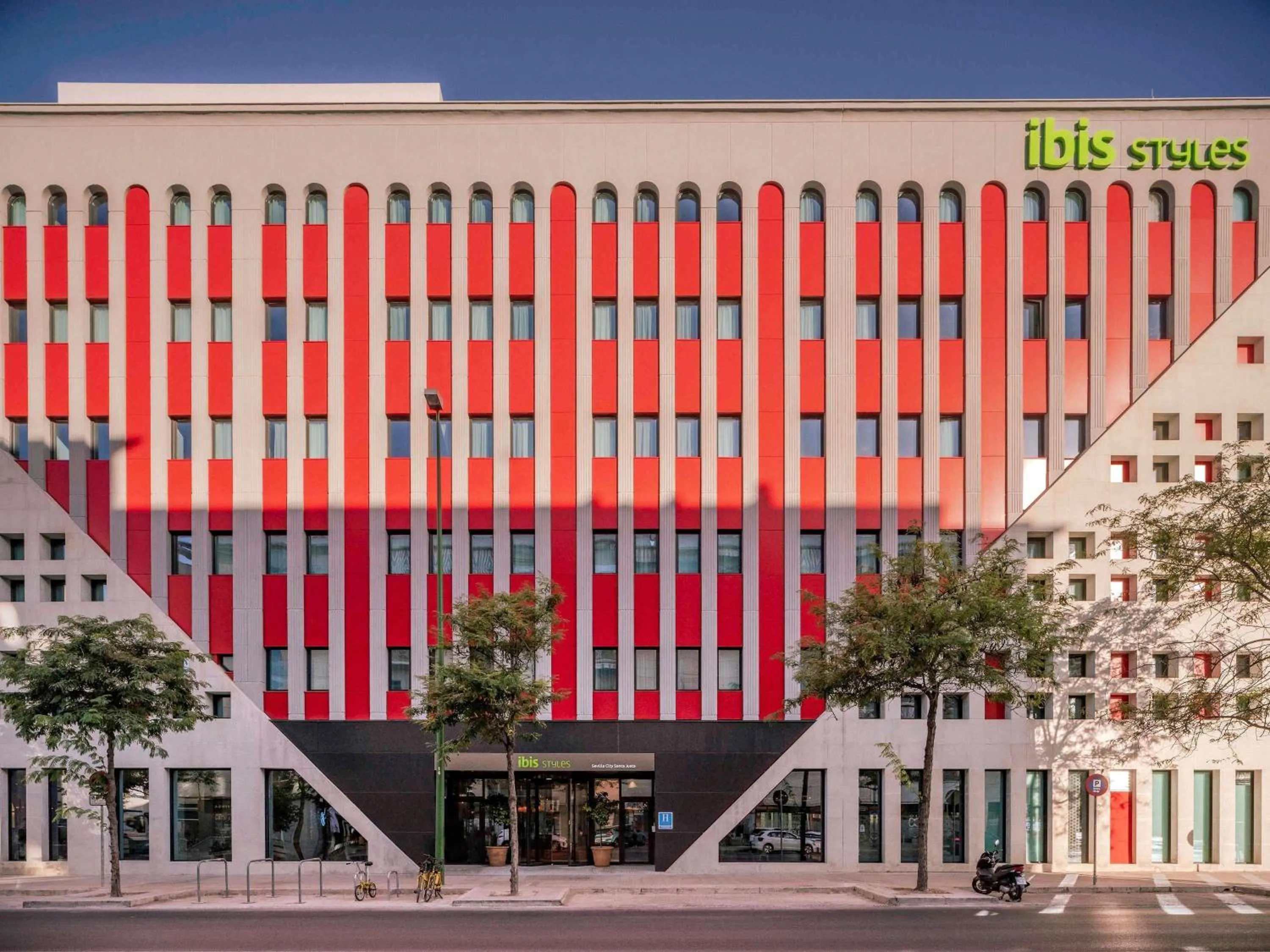 Property building in Ibis Styles Sevilla City Santa Justa