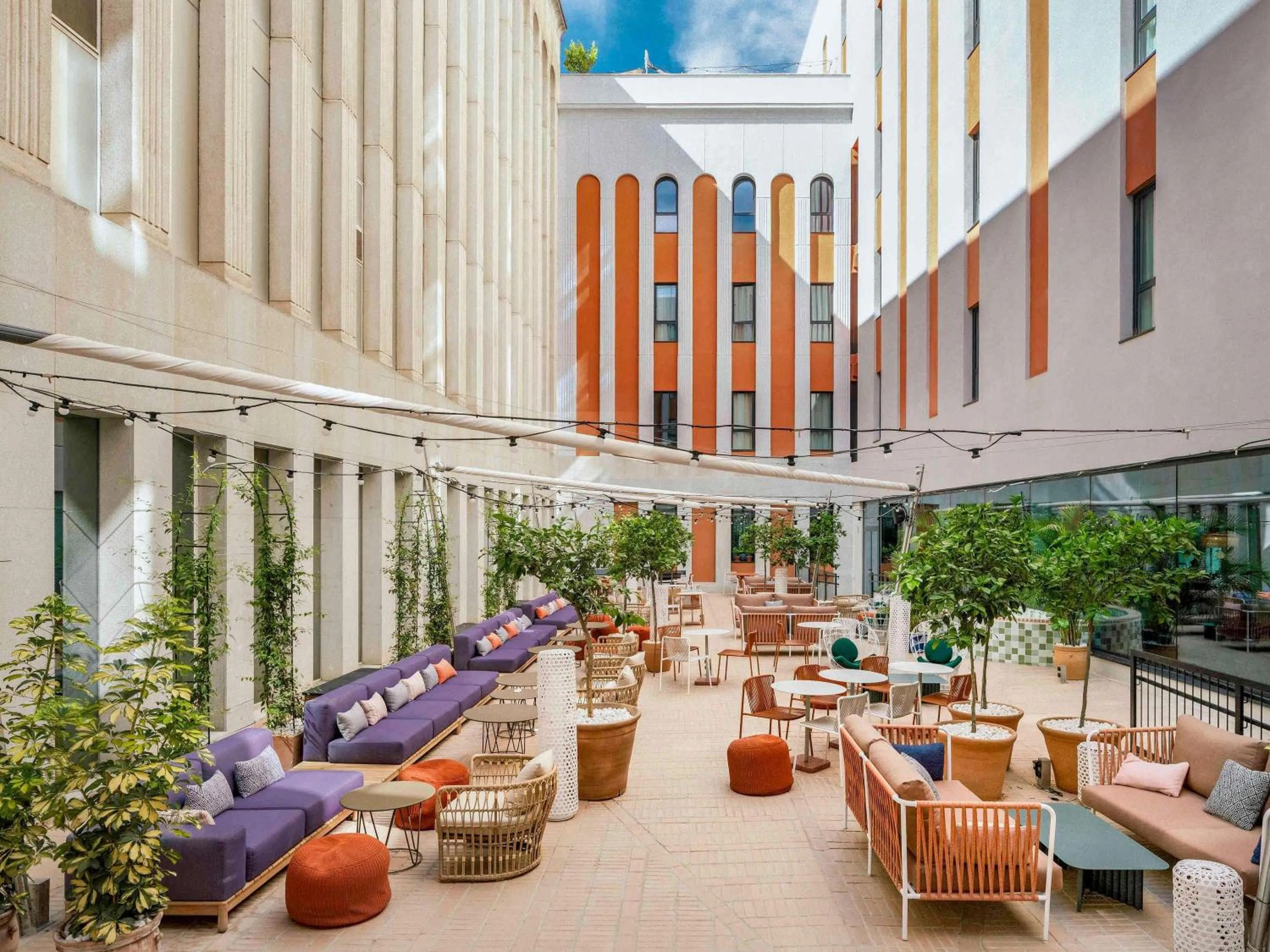 Lounge or bar in Ibis Styles Sevilla City Santa Justa