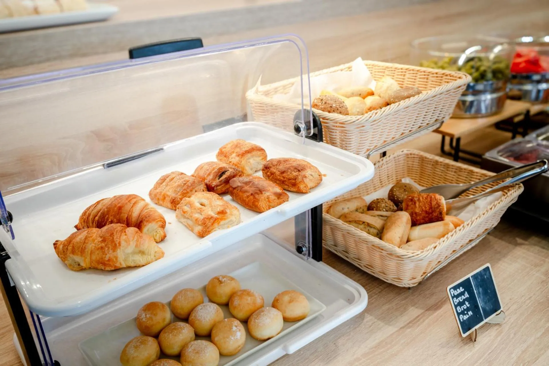 Food and drinks in Hotel Aurora