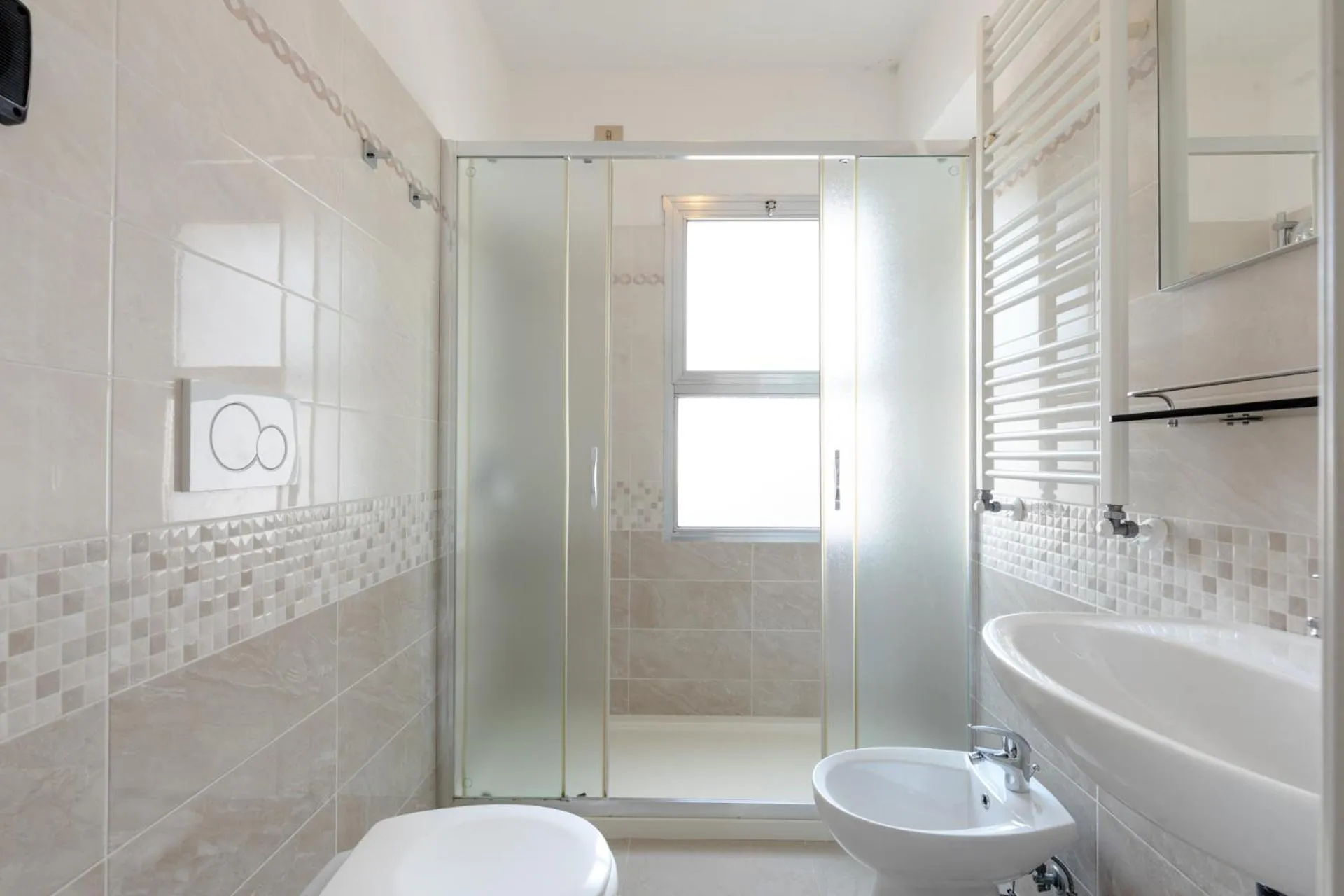 Shower in Hotel Aurora