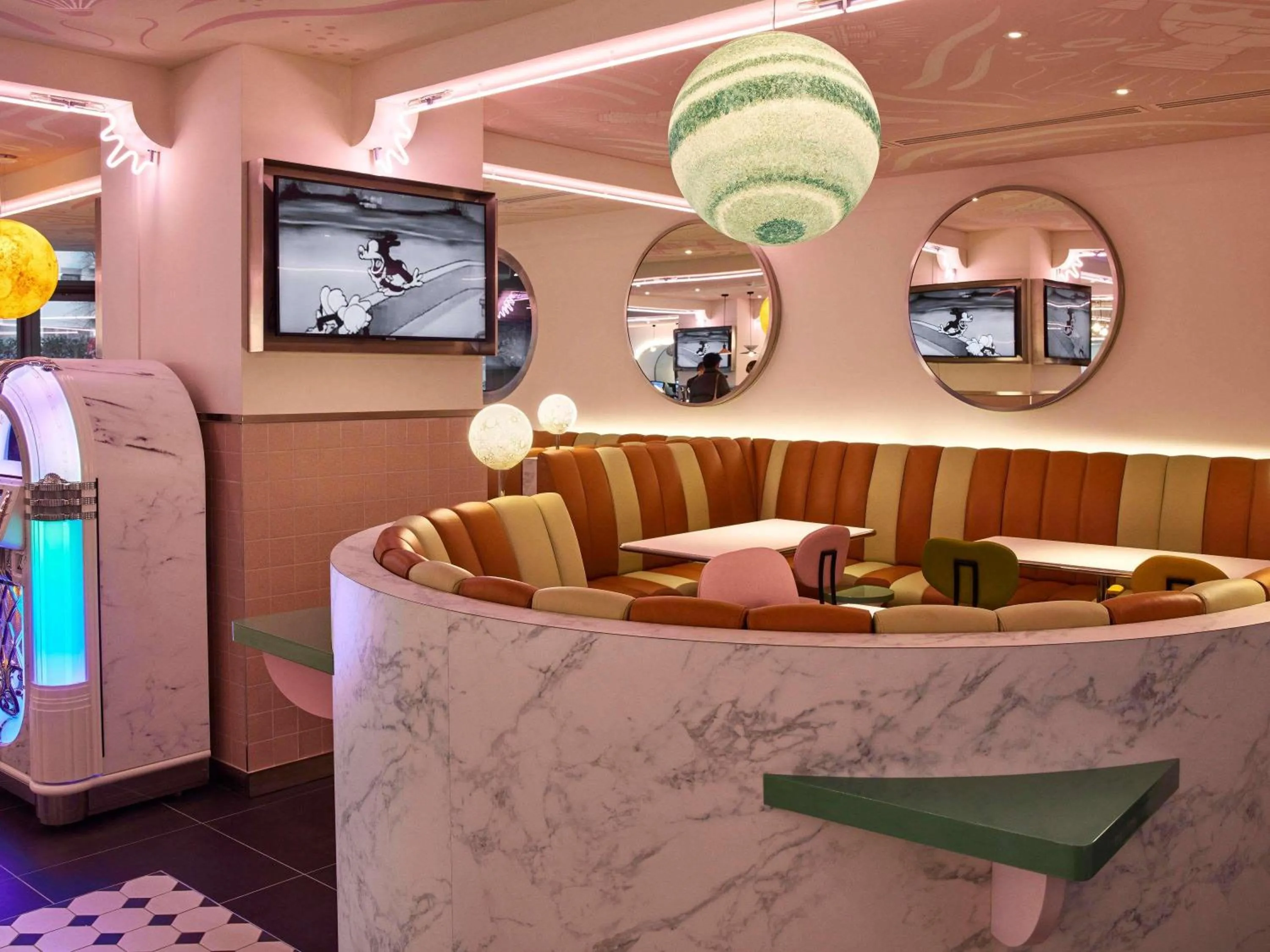 Restaurant/places to eat in Mama Shelter Paris La Défense